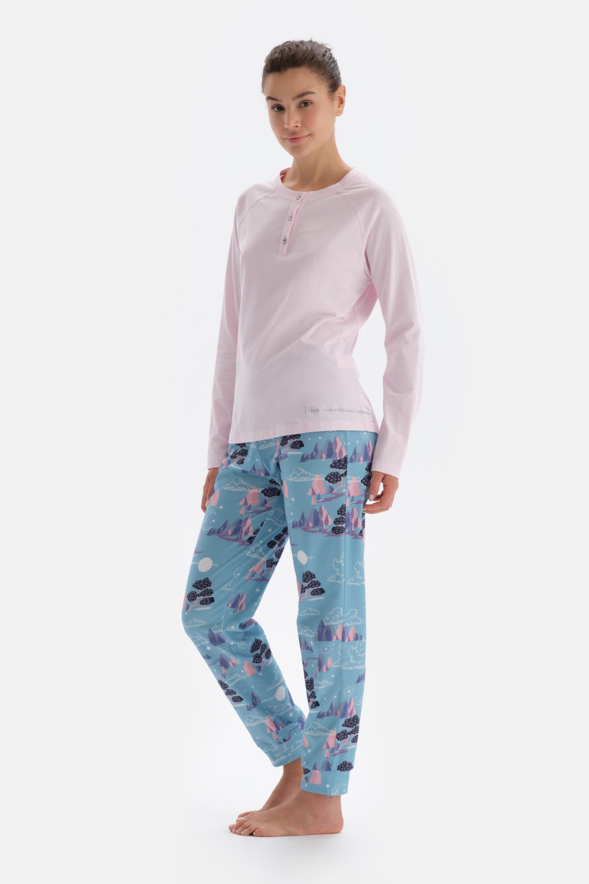 Açık Pembe Yarım Patlı Uzun Kollu Örme Pijama Takımı