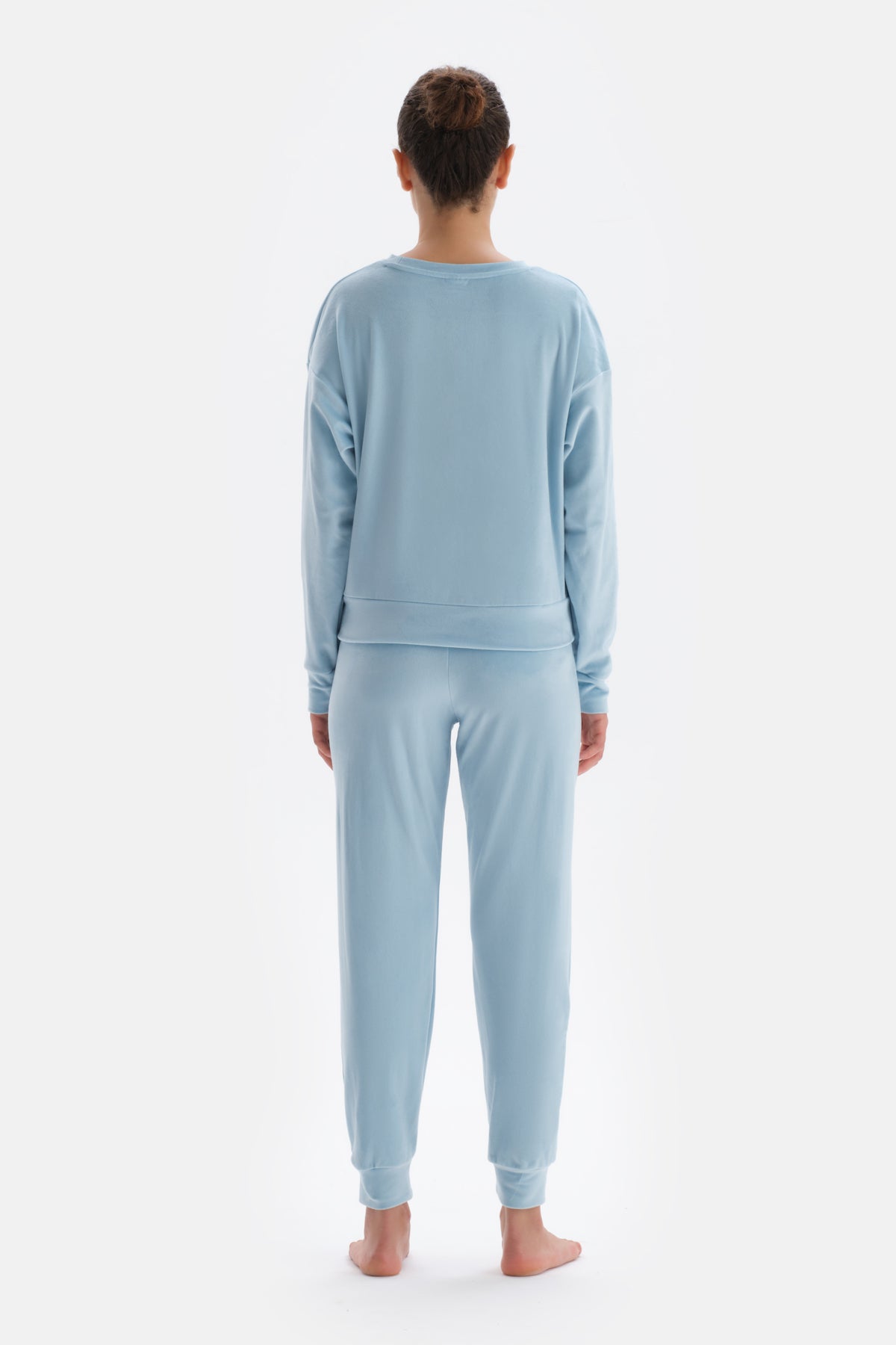 Açık Mavi Fransız Kadife Nakış Detaylı Pijama Takımı