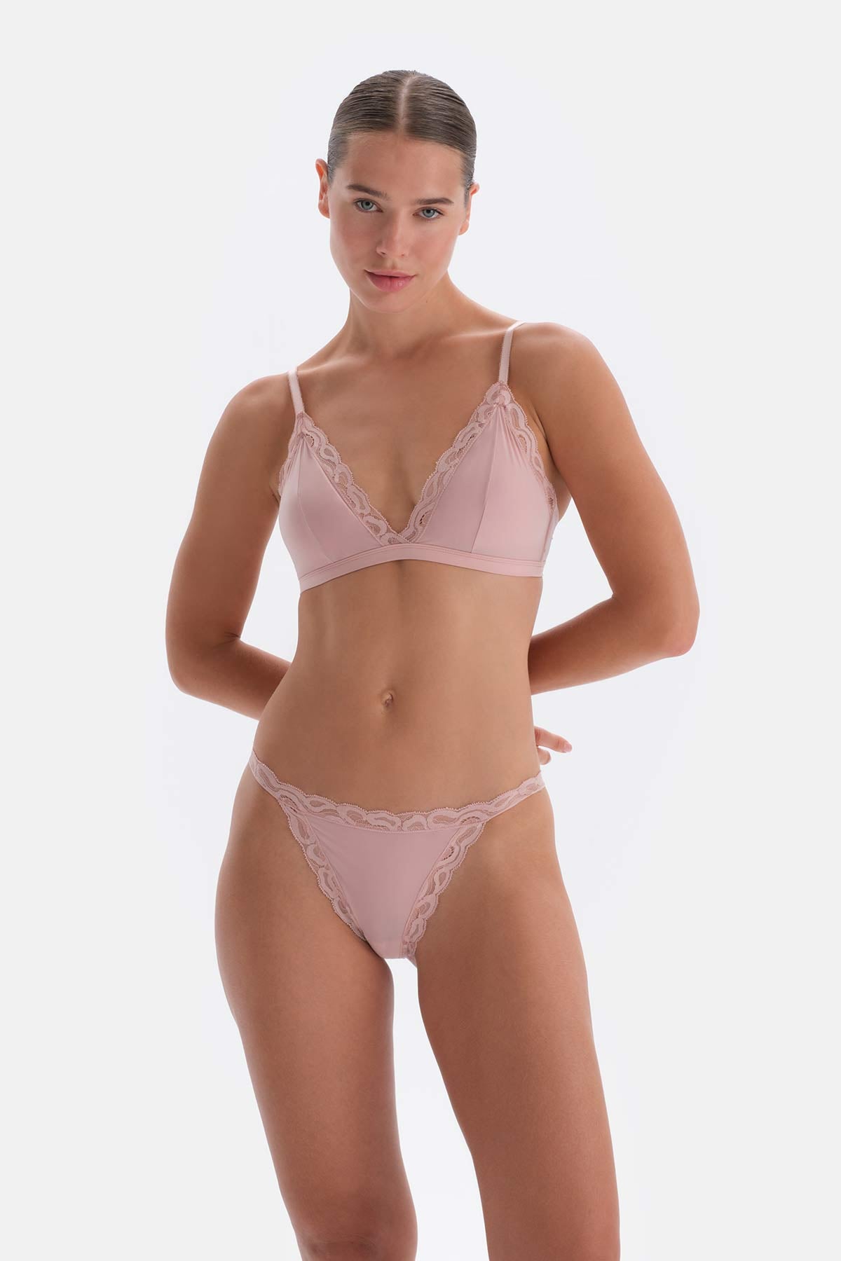 Soft Pembe Soft Kumaş Ve Dantel Detaylı Tak Çık Kaplı Bralet