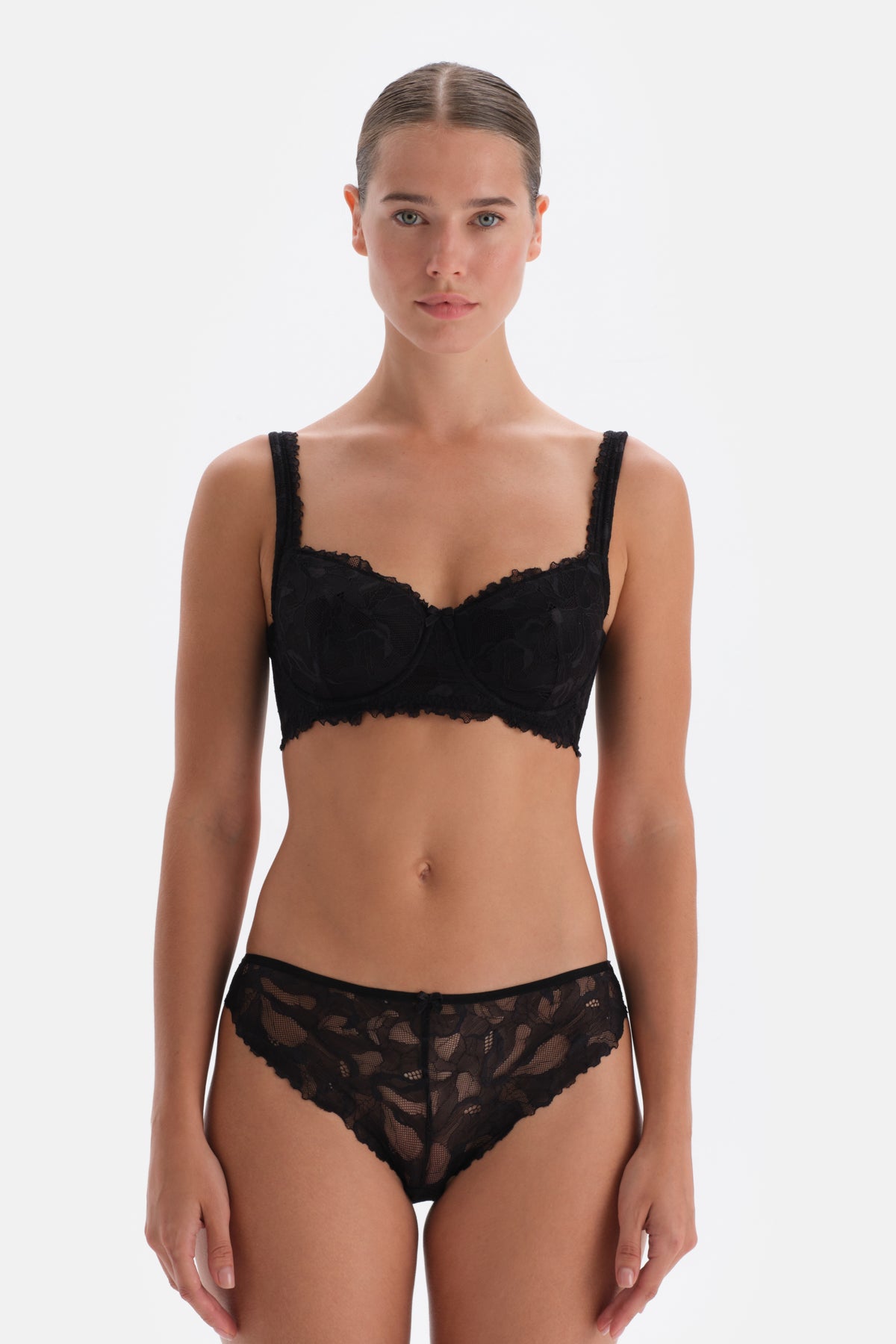 Black BRAZILIAN PANTS WITH LACE