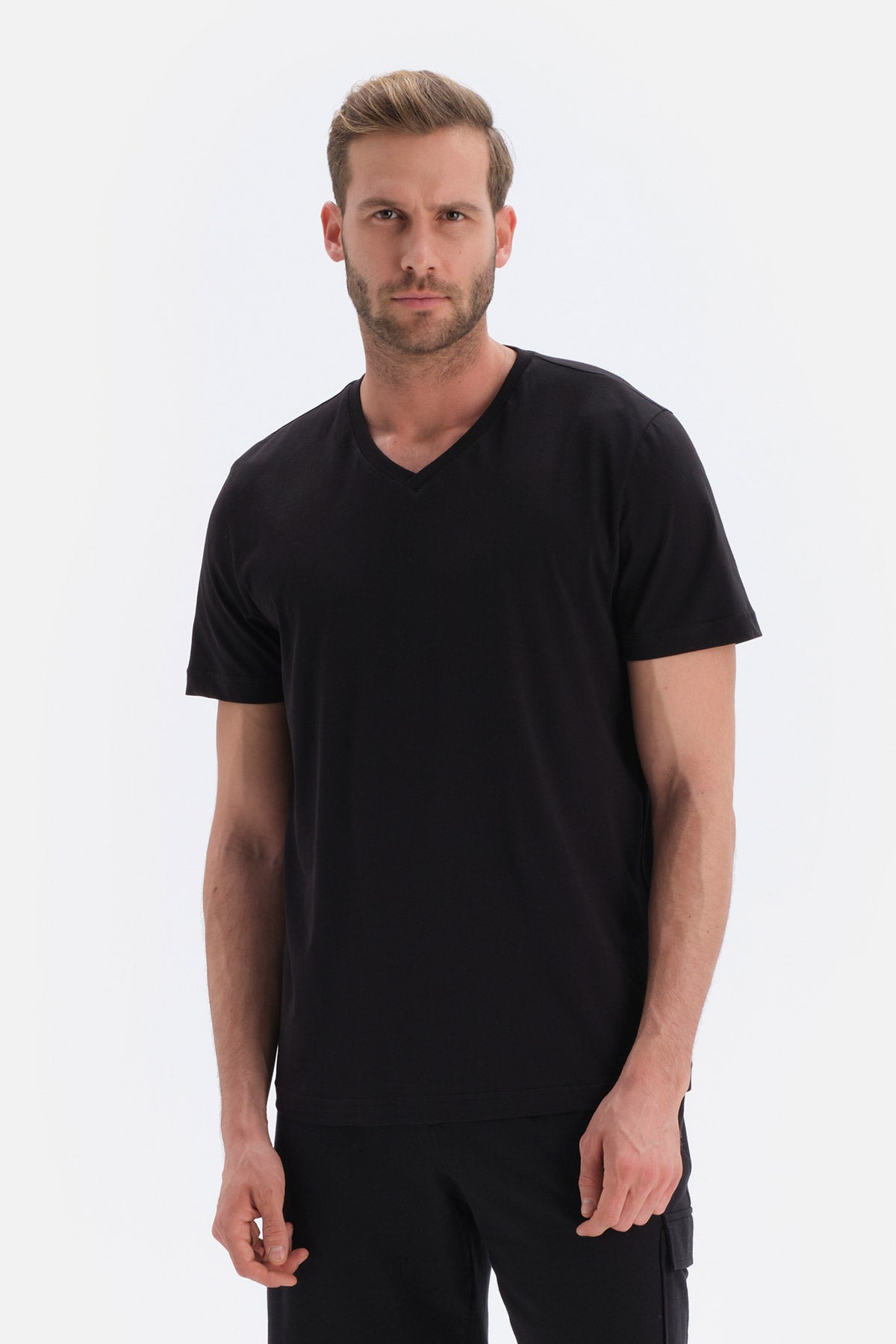 BLACK T-SHIRT