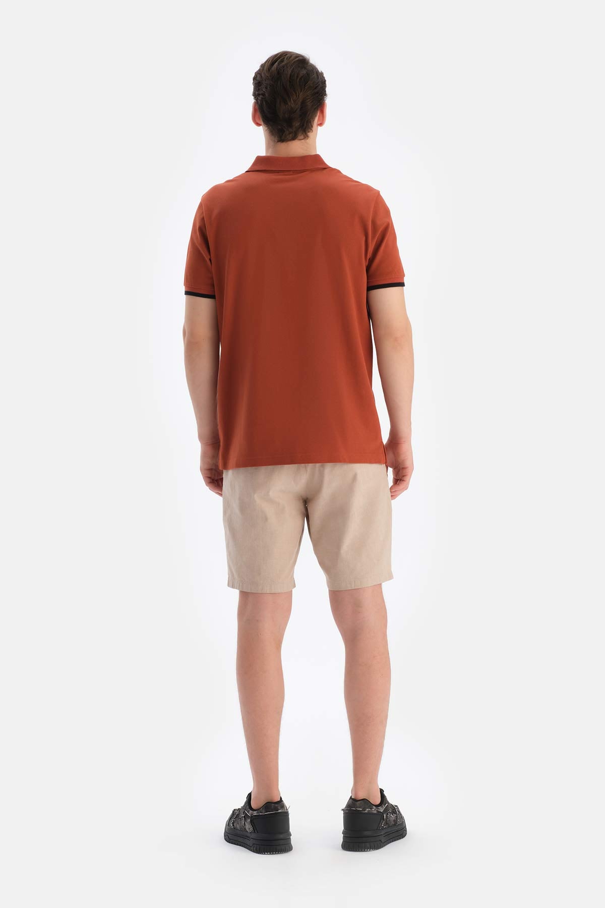 BROWN T-SHIRT