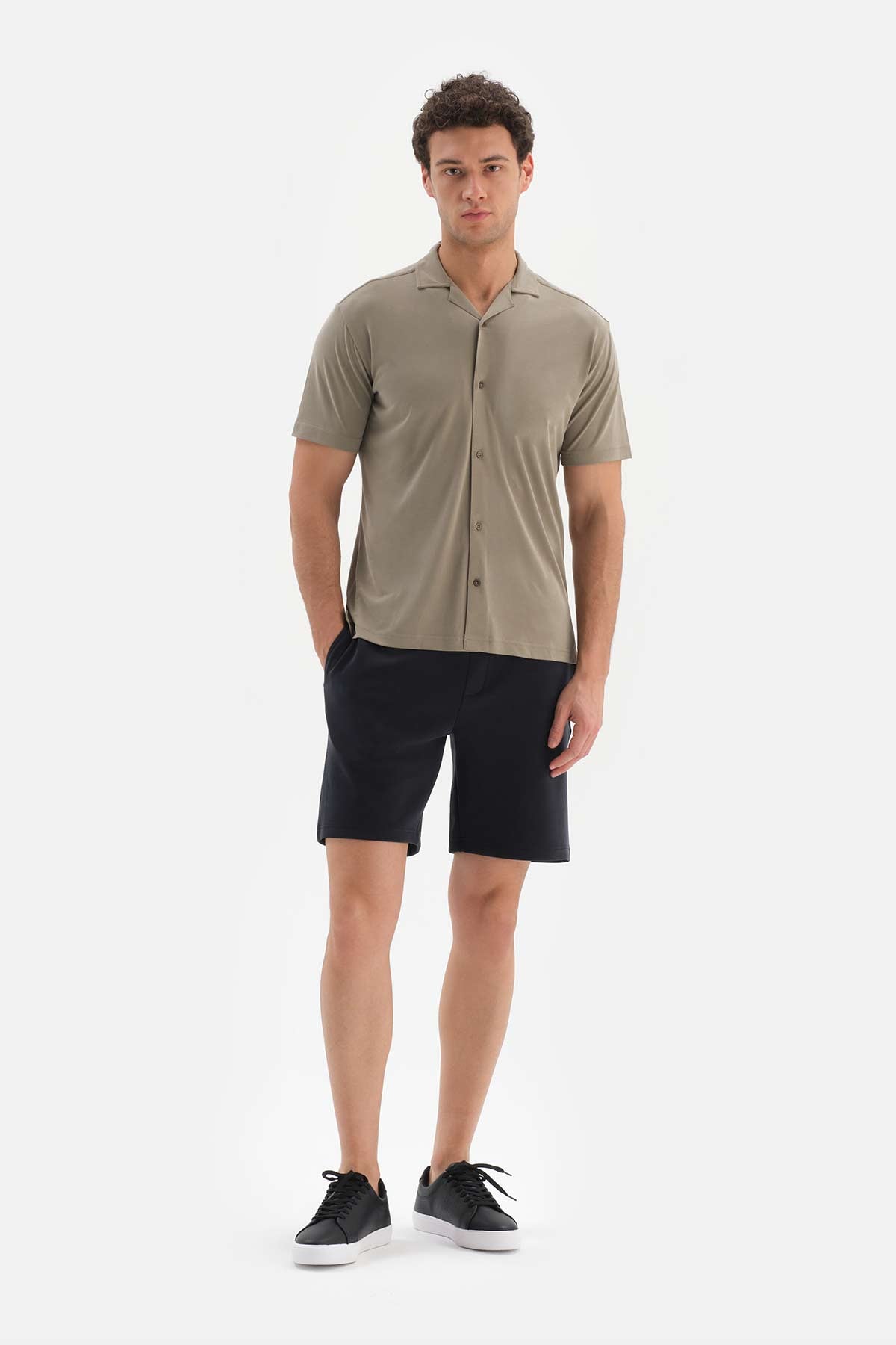 BLACK MODAL ELASTIC WAIST BACK POCKET DETAILED SHORTS