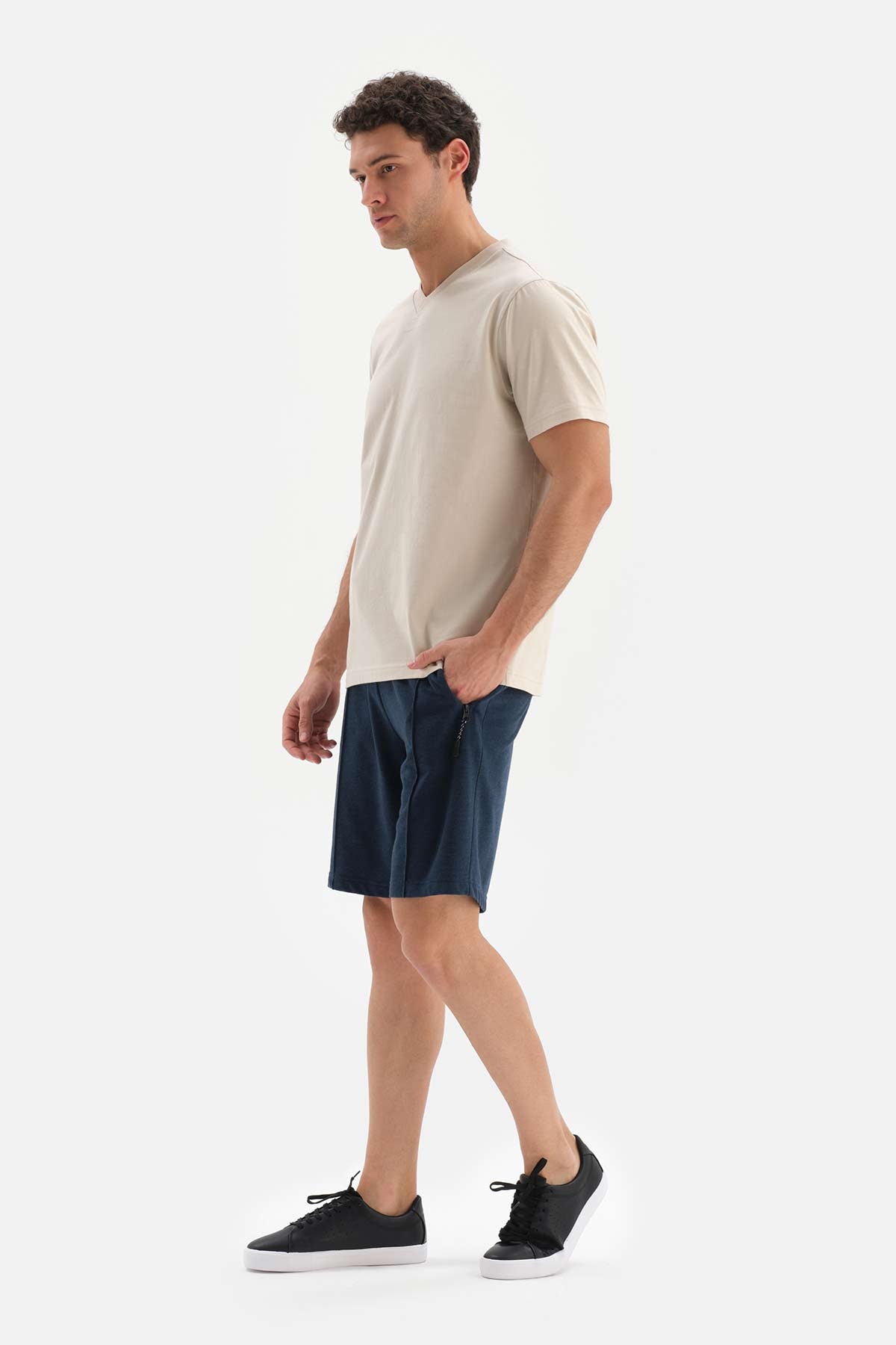 NAVY TWO THREAD SHORTS WITH POCKETS
