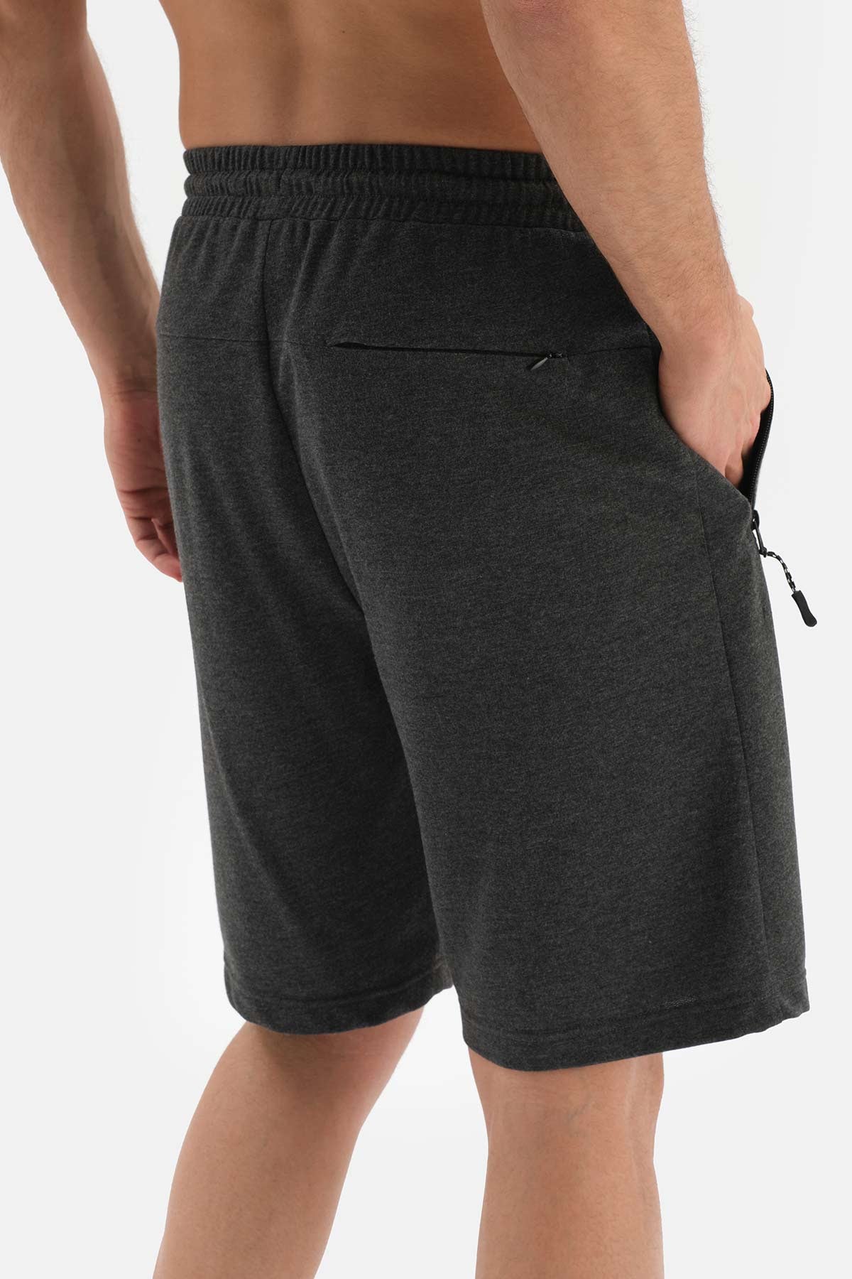 BLACK TWO THREAD SHORTS WITH POCKETS
