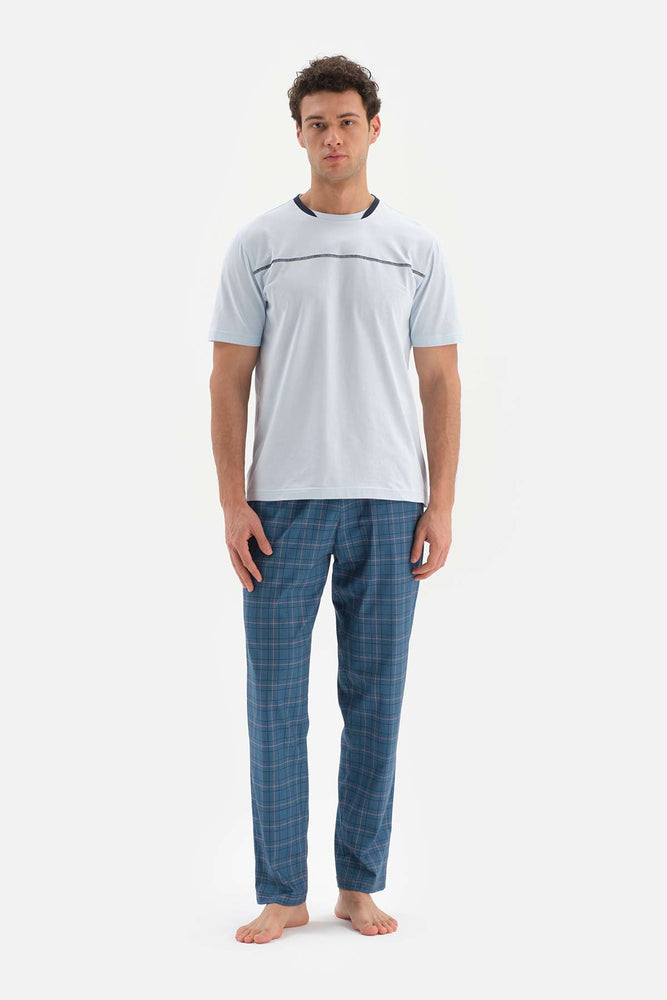 LIGHT BLUE CREW-NECK SHORT SLEEVE TOP PLAID BOTTOM KNITTED PAJAMAS