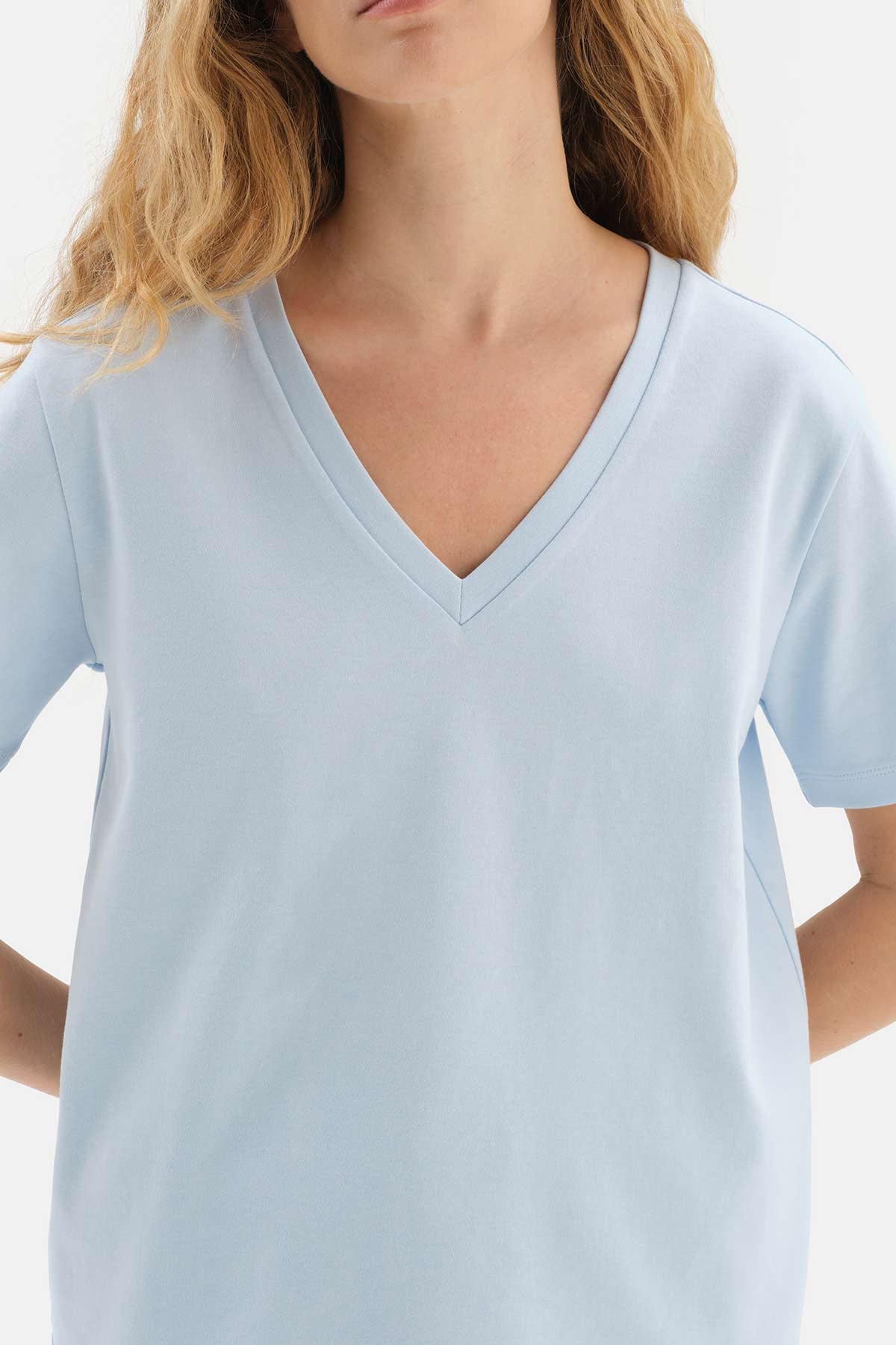 LIGHT BLUE V-NECK T-SHIRT