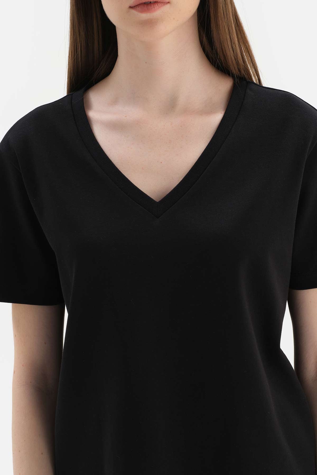 BLACK T-SHIRT