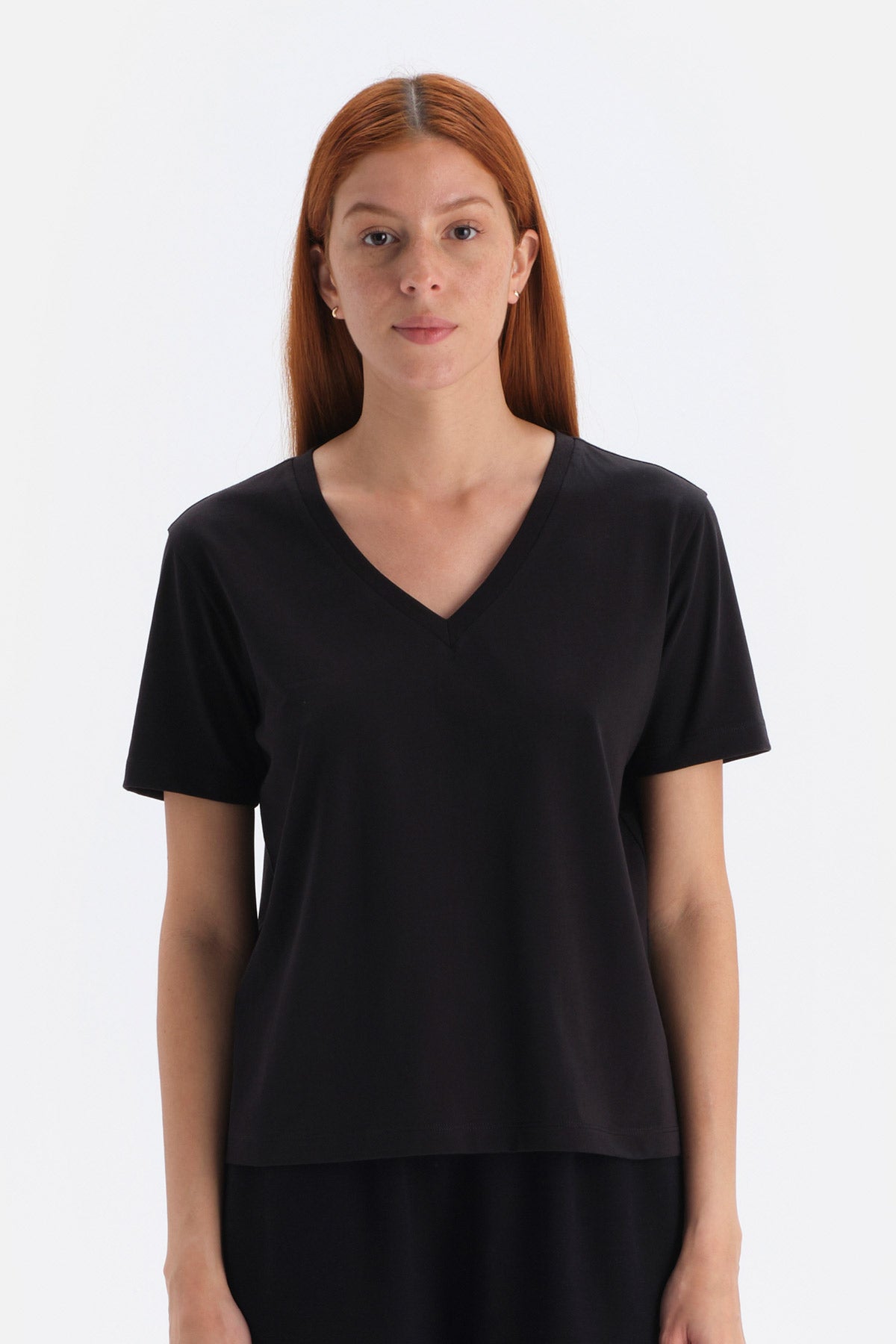 BLACK T-SHIRT