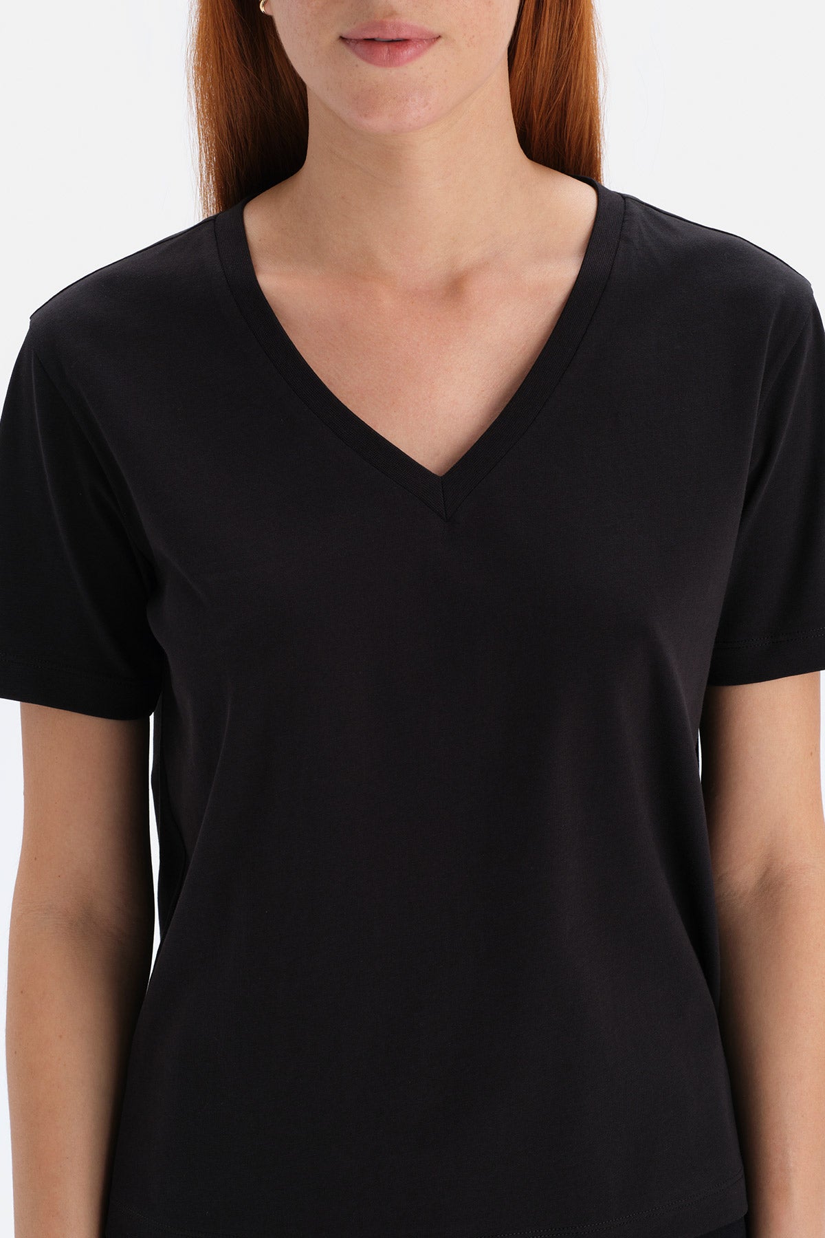 BLACK T-SHIRT