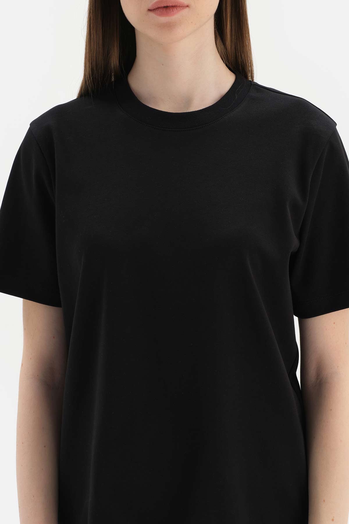 BLACK T-SHIRT