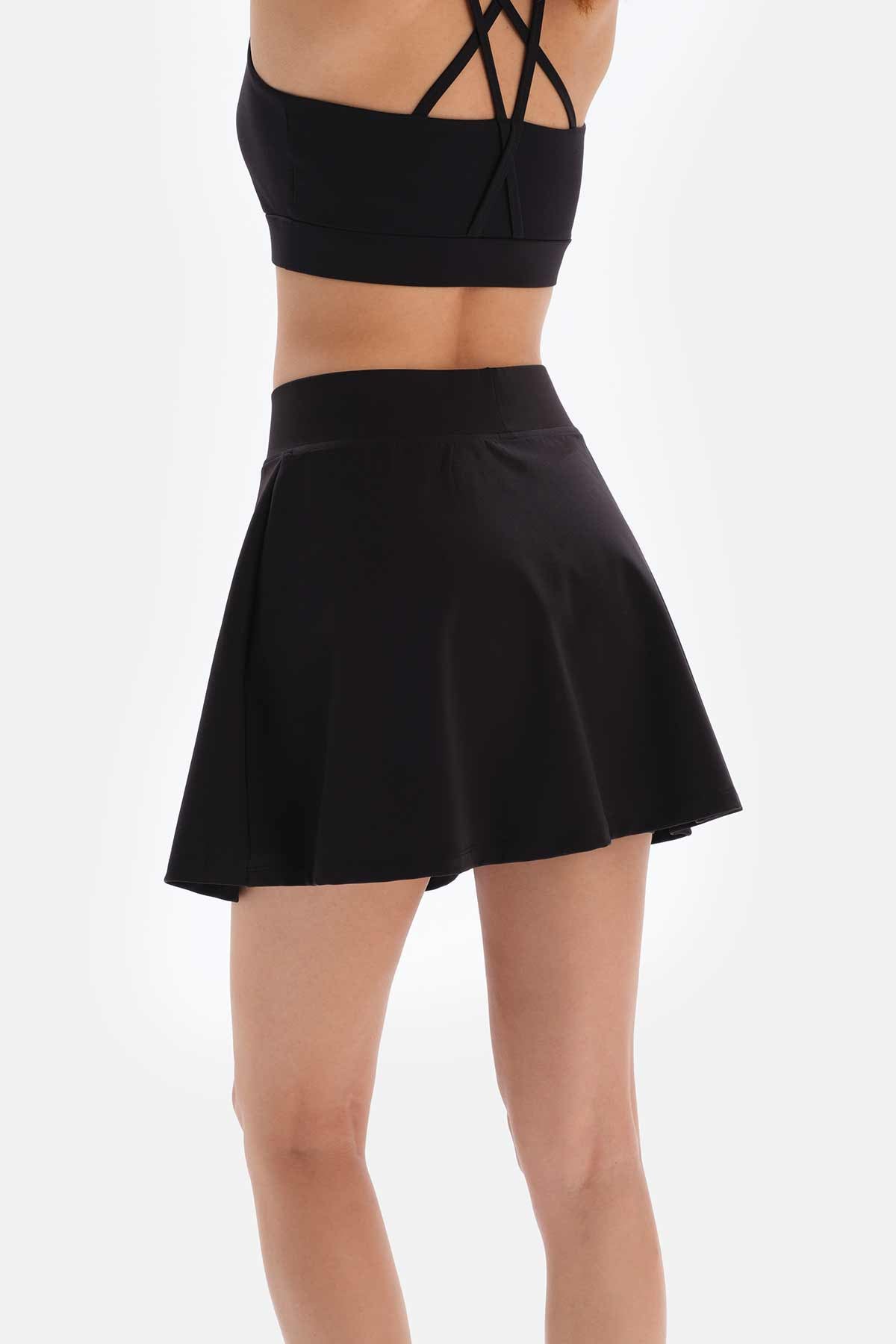 BLACK SKIRT