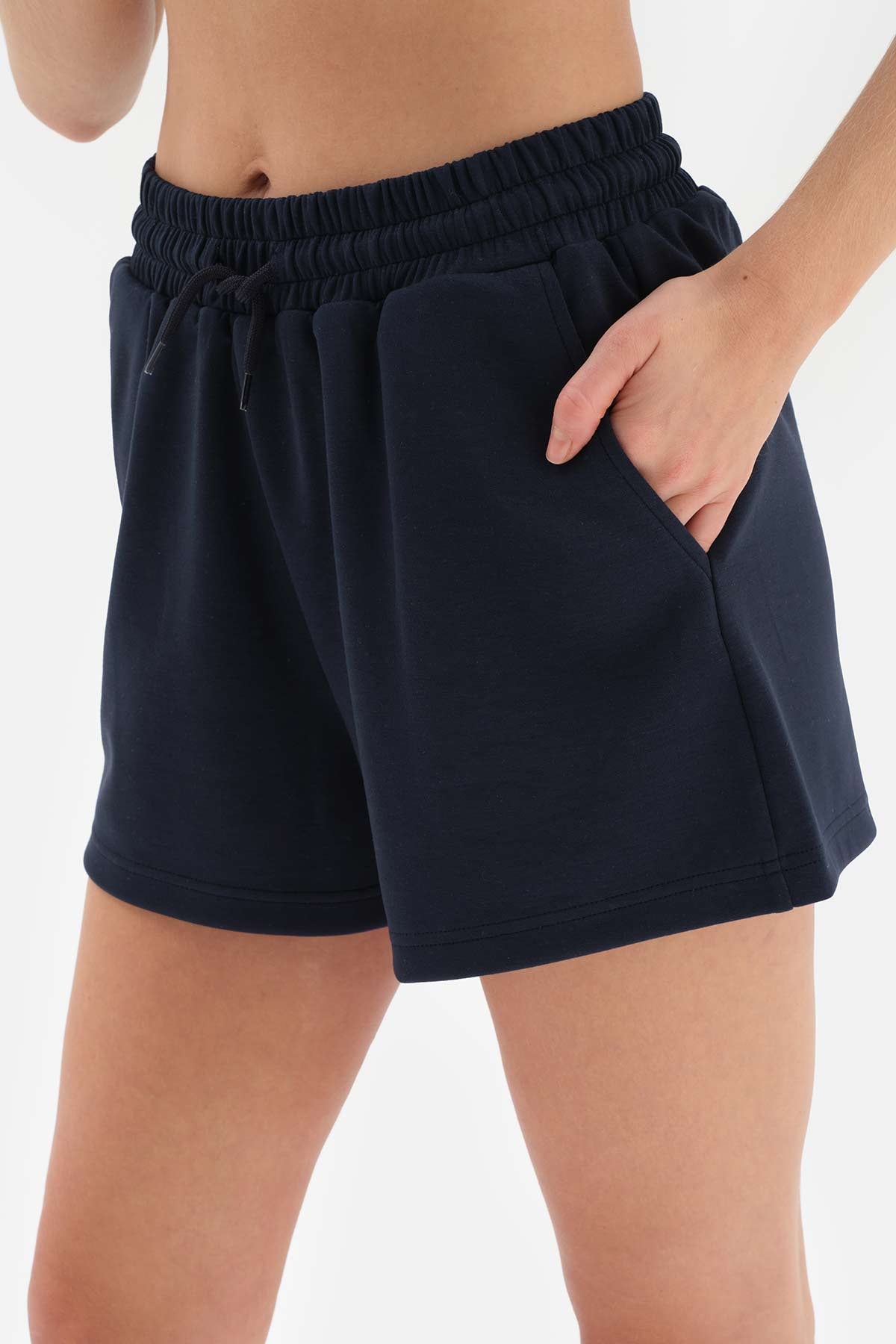 NAVY KNITTED SHORTS WITH POCKETS