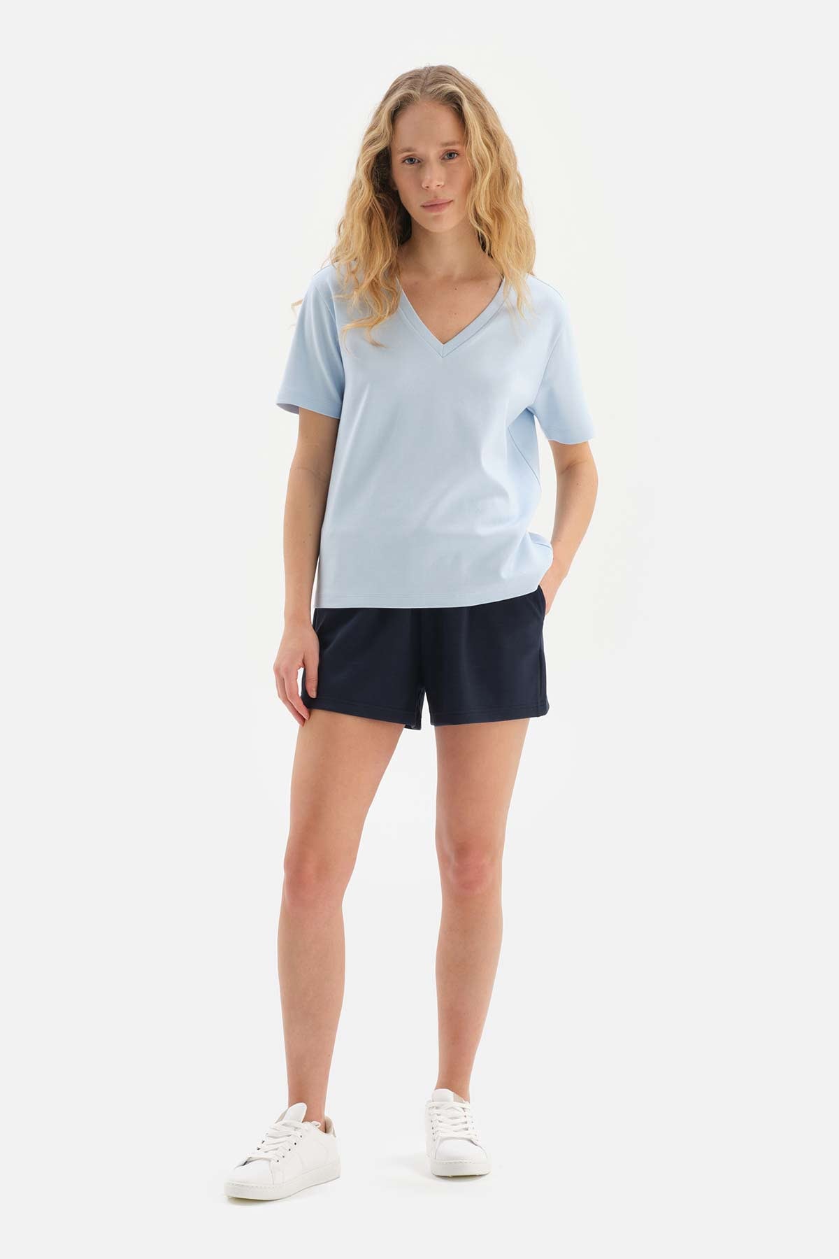 NAVY KNITTED SHORTS WITH POCKETS