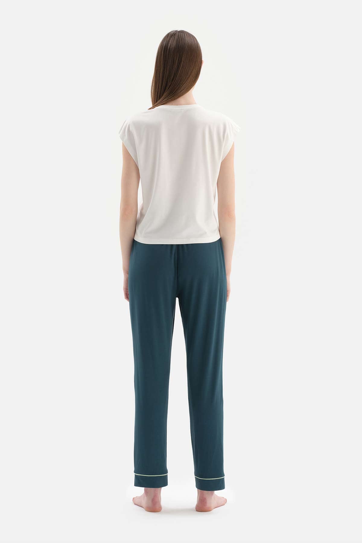 WHITE KNITTED PAJAMAS SUIT WITH CREW-NECK PRINT DETAILS