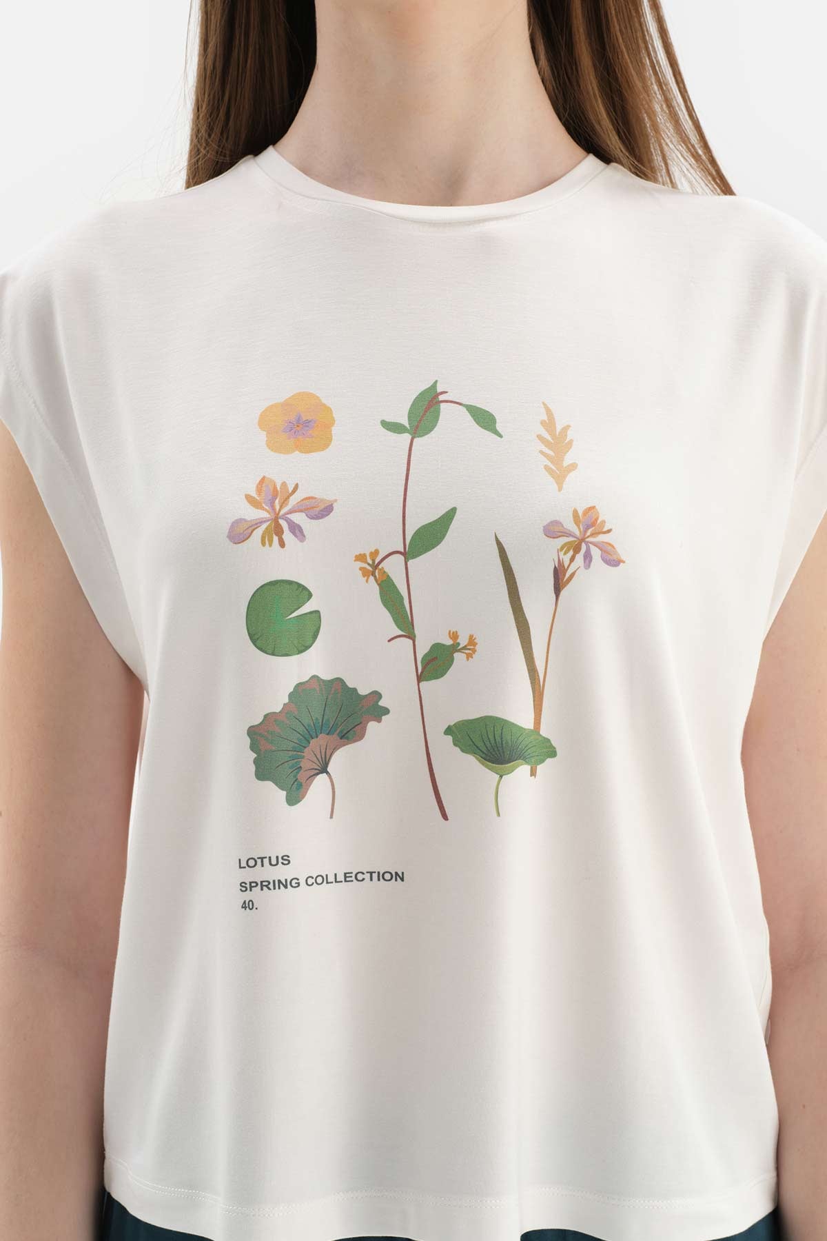 WHITE KNITTED PAJAMAS SUIT WITH CREW-NECK PRINT DETAILS