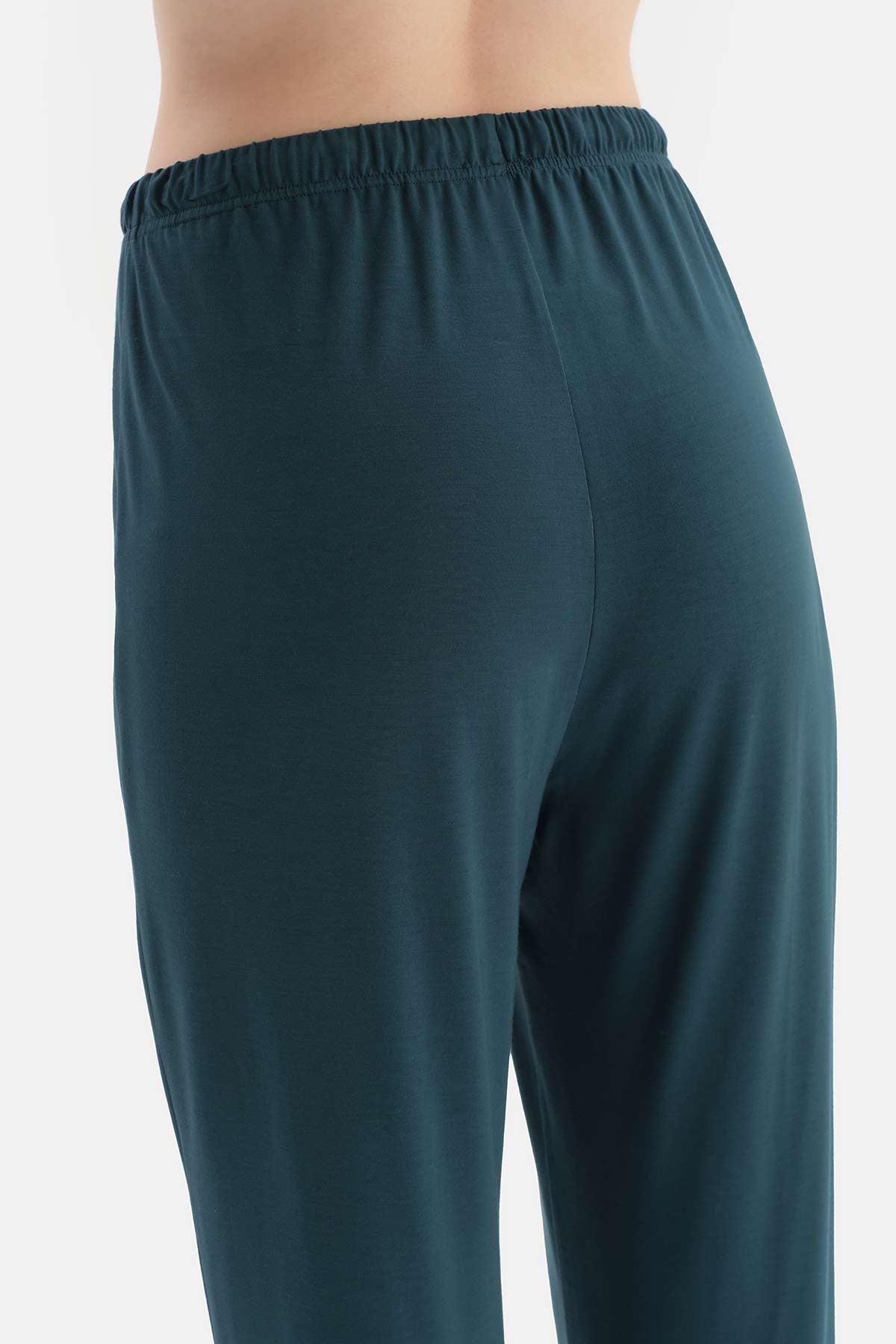 WHITE KNITTED PAJAMAS SUIT WITH CREW-NECK PRINT DETAILS