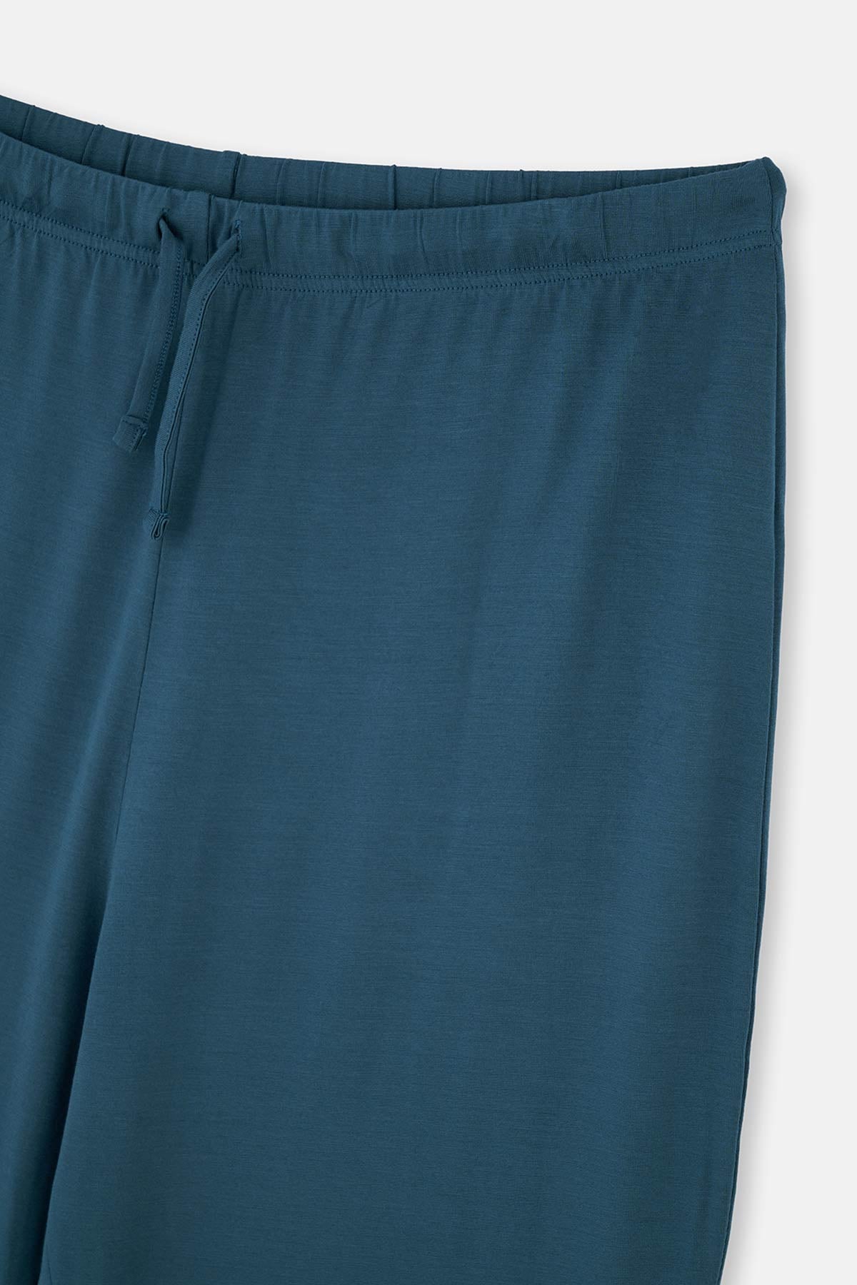 WHITE KNITTED PAJAMAS SUIT WITH CREW- NECK PRINT DETAILS