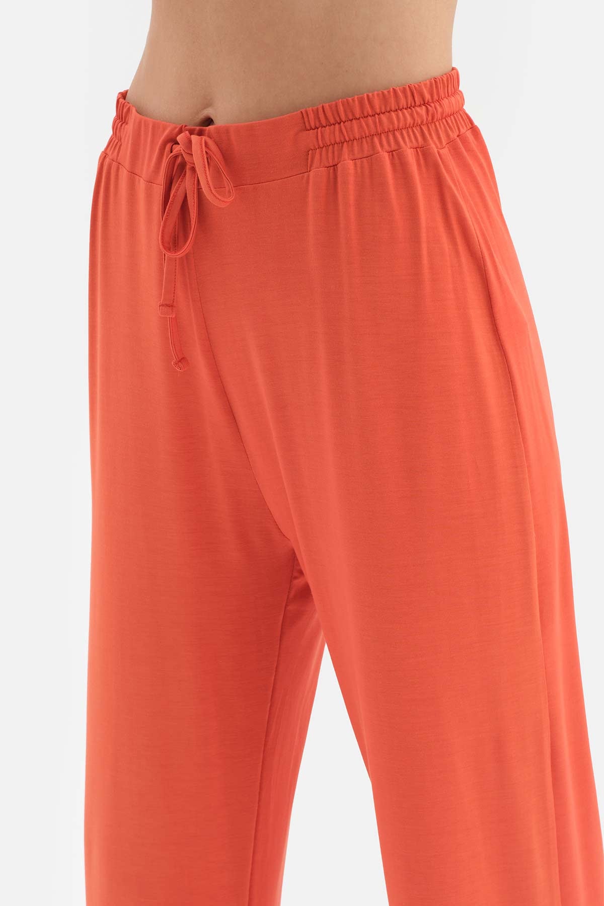 WHITE SHORT SLEEVE UPPER SPLIT BOTTOM KNITTED PAJAMAS SUIT