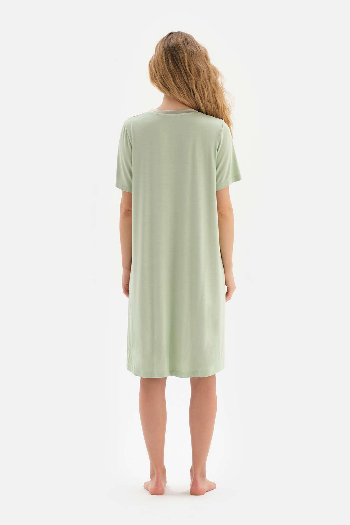 LIGHT GREEEN KNITTED NIGHTWEIGHT WITH V-NECK SATIN GARNISH