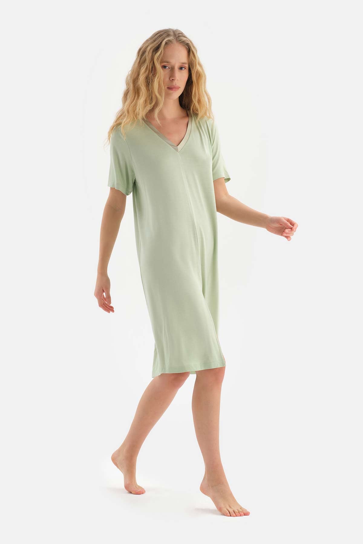 LIGHT GREEEN KNITTED NIGHTWEIGHT WITH V-NECK SATIN GARNISH