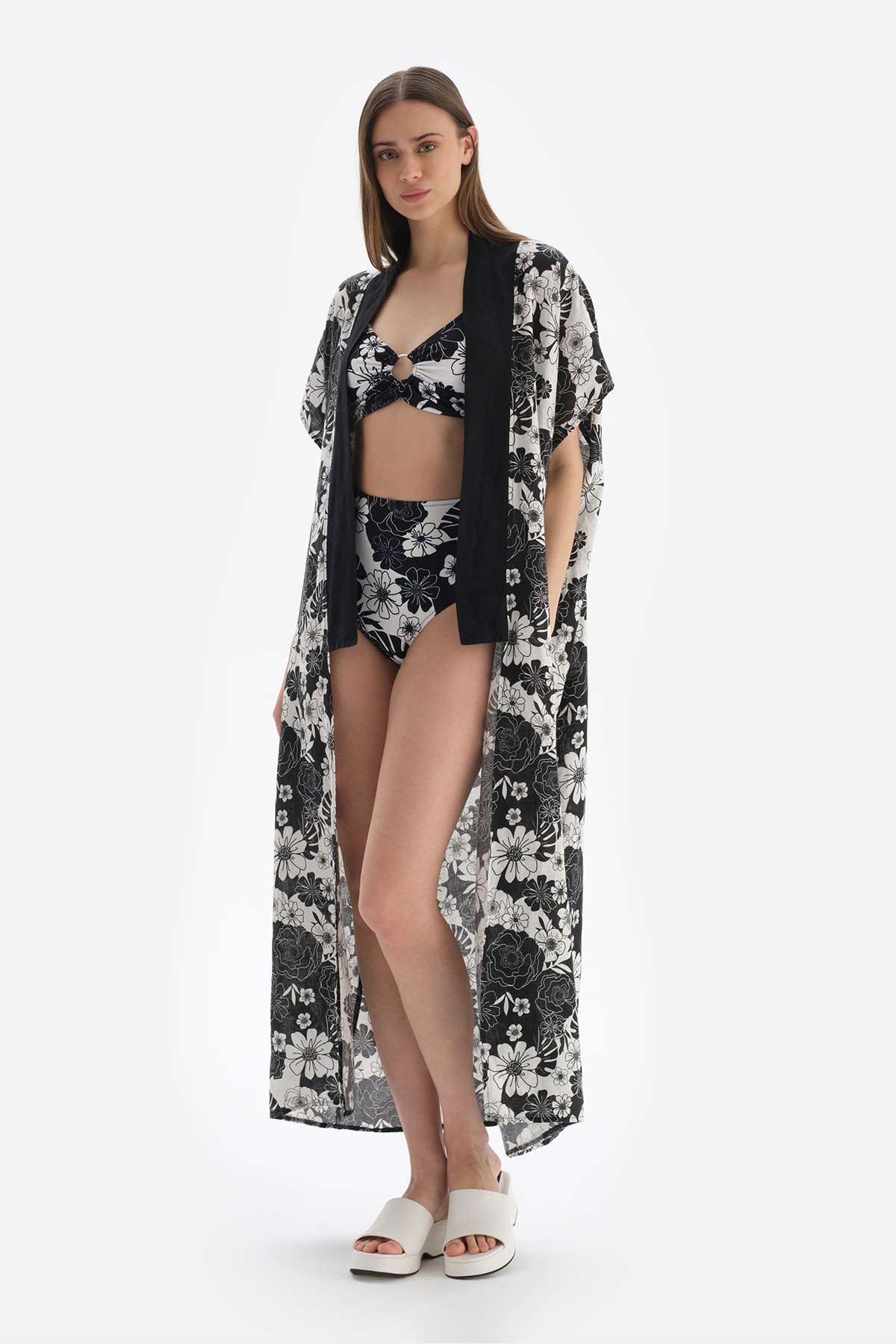 BLACK - WHITE KIMONO