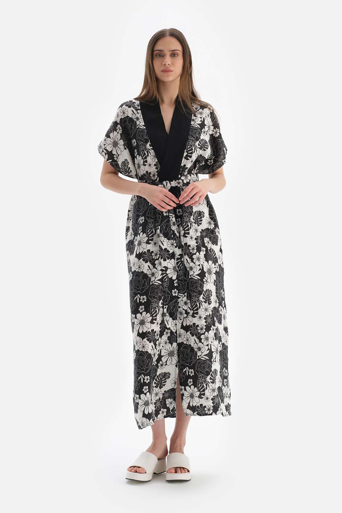 BLACK - WHITE KIMONO