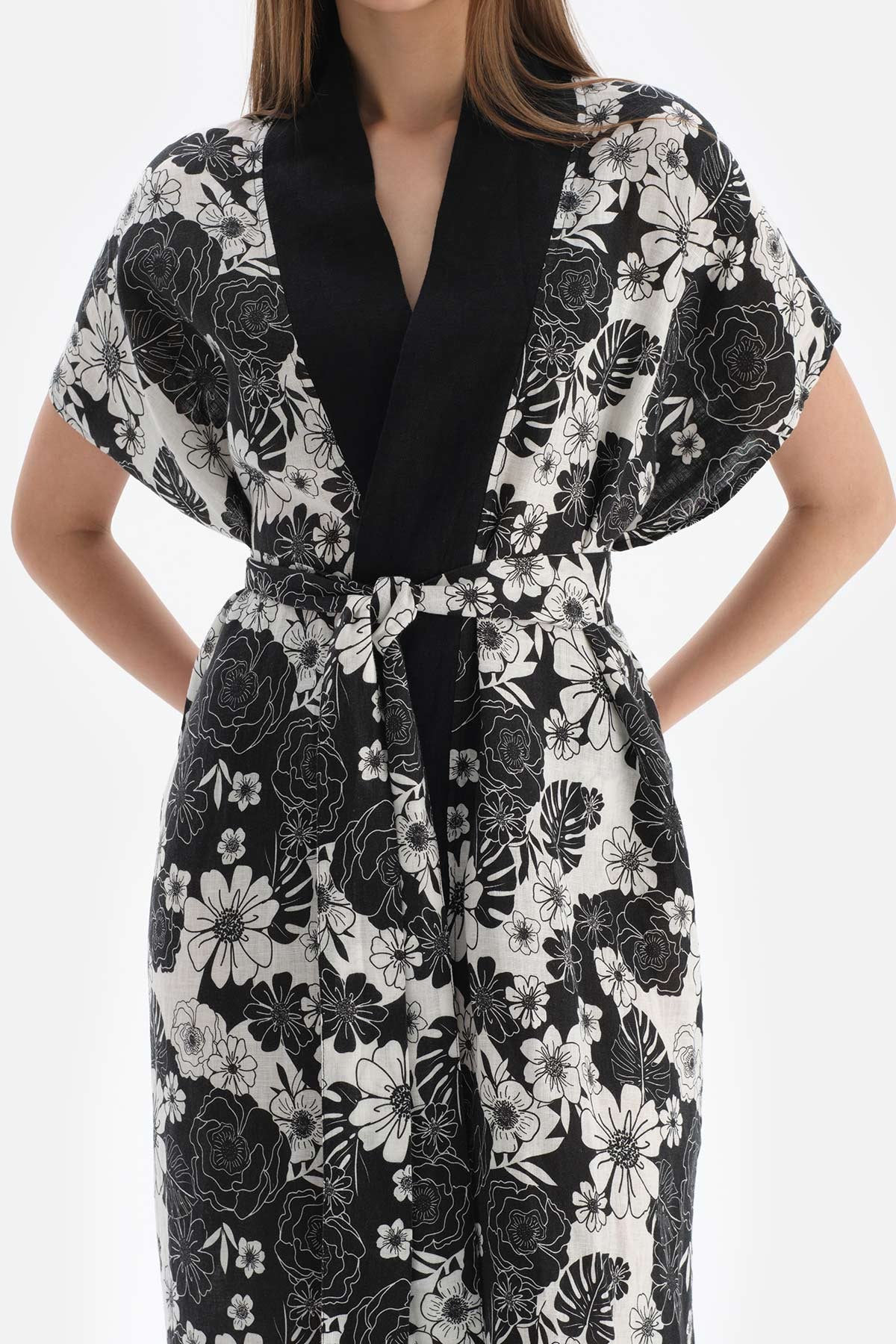 BLACK - WHITE KIMONO