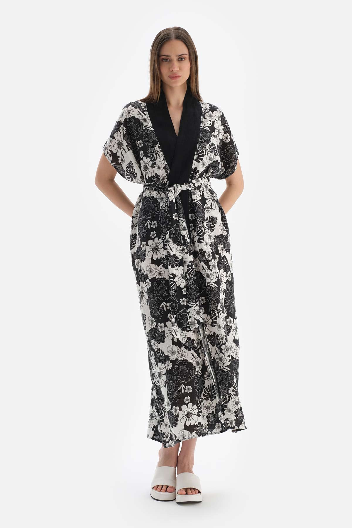 BLACK - WHITE KIMONO