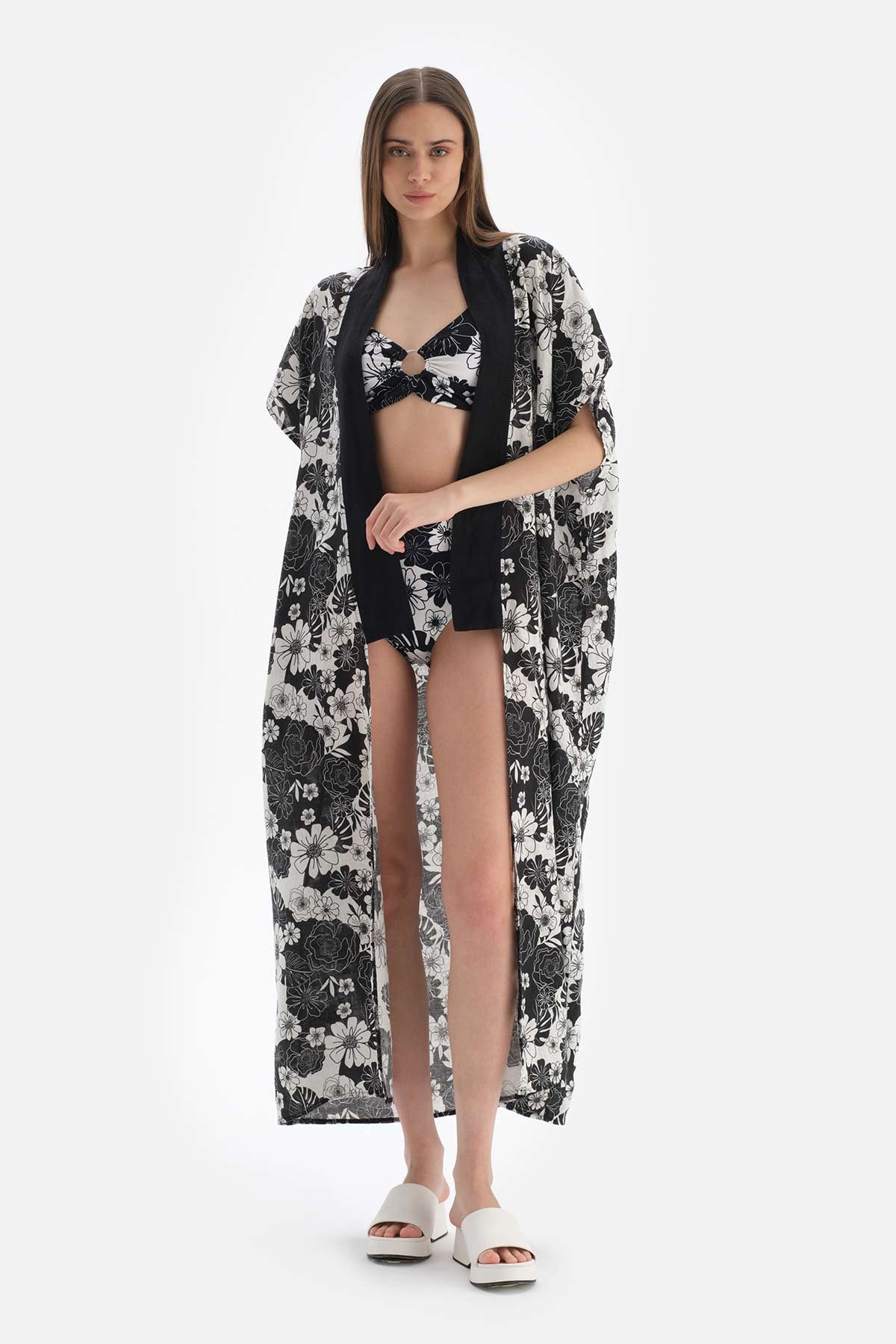 BLACK - WHITE KIMONO