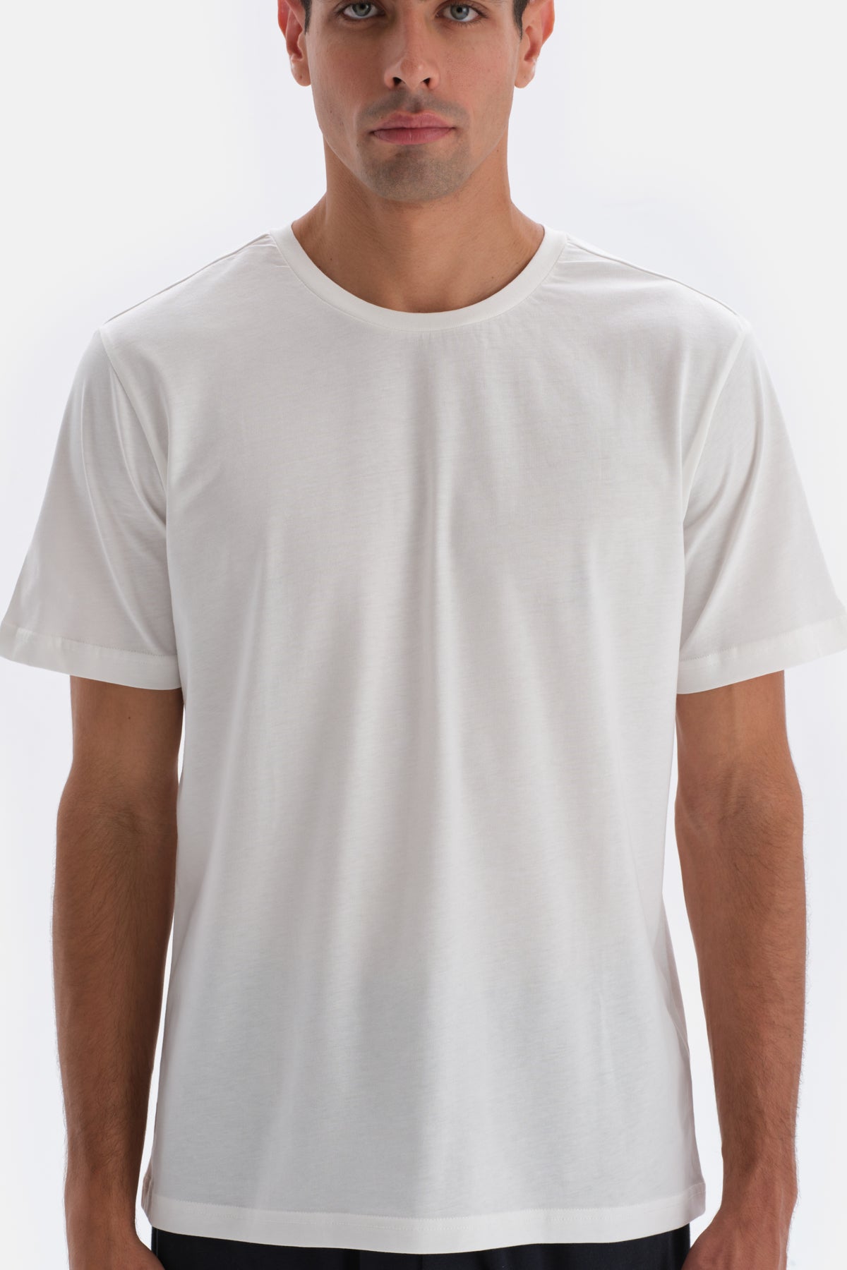 White CREW-NECK SUPIMA COTTON SHORT SLEEVE T-SHIRT