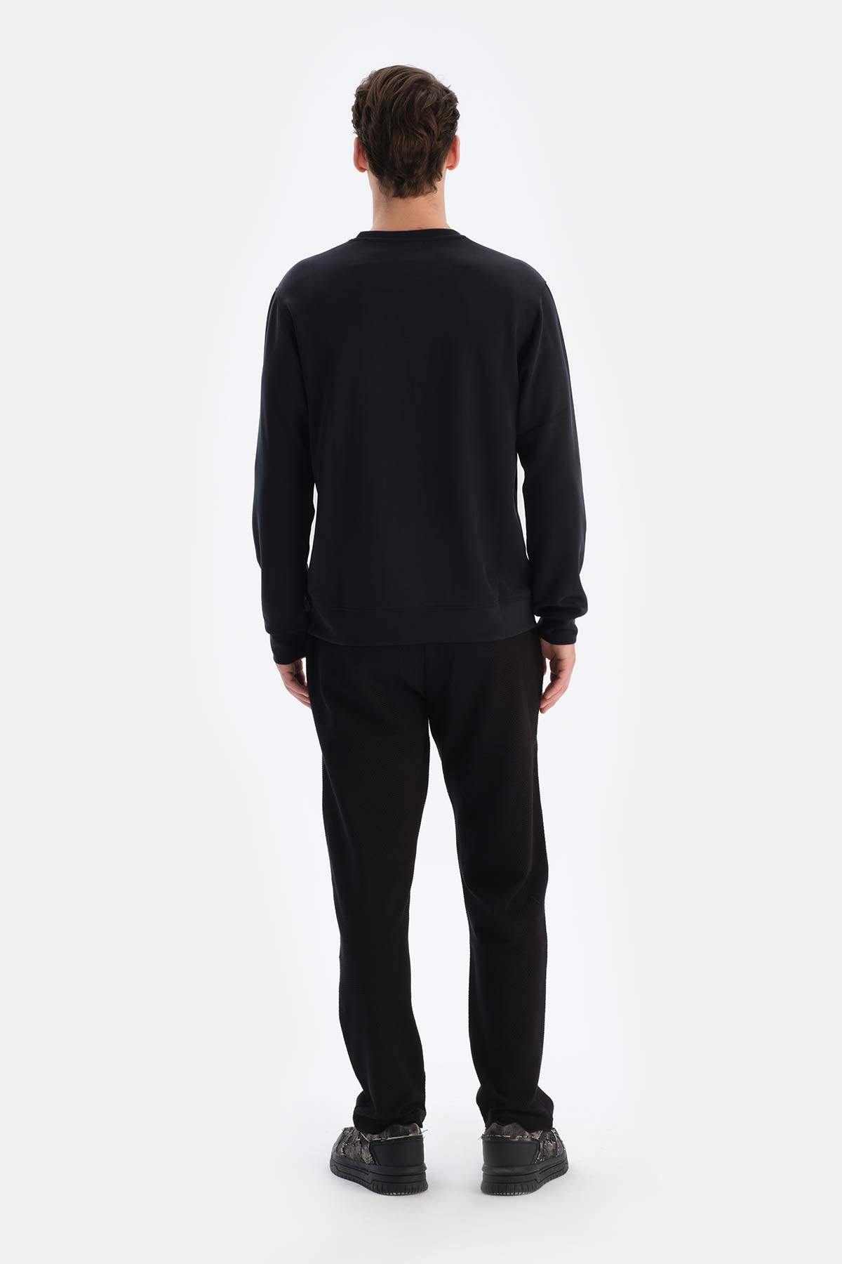 Black CREW-NECK LONG SLEEVE SWEATSHIRT