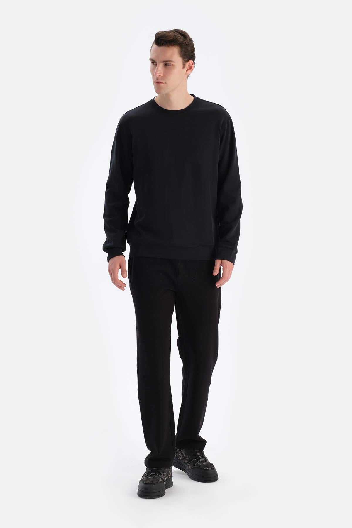 Black CREW-NECK LONG SLEEVE SWEATSHIRT