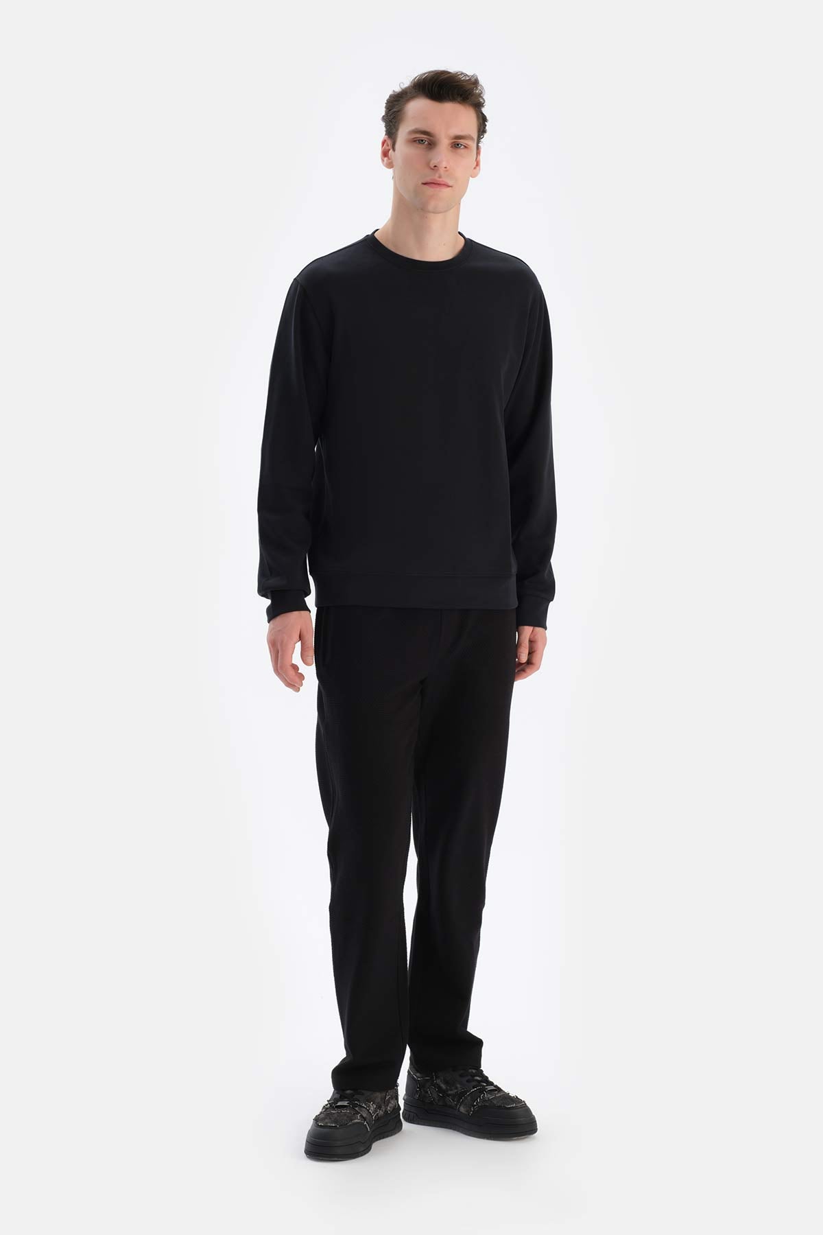 Black CREW-NECK LONG SLEEVE SWEATSHIRT