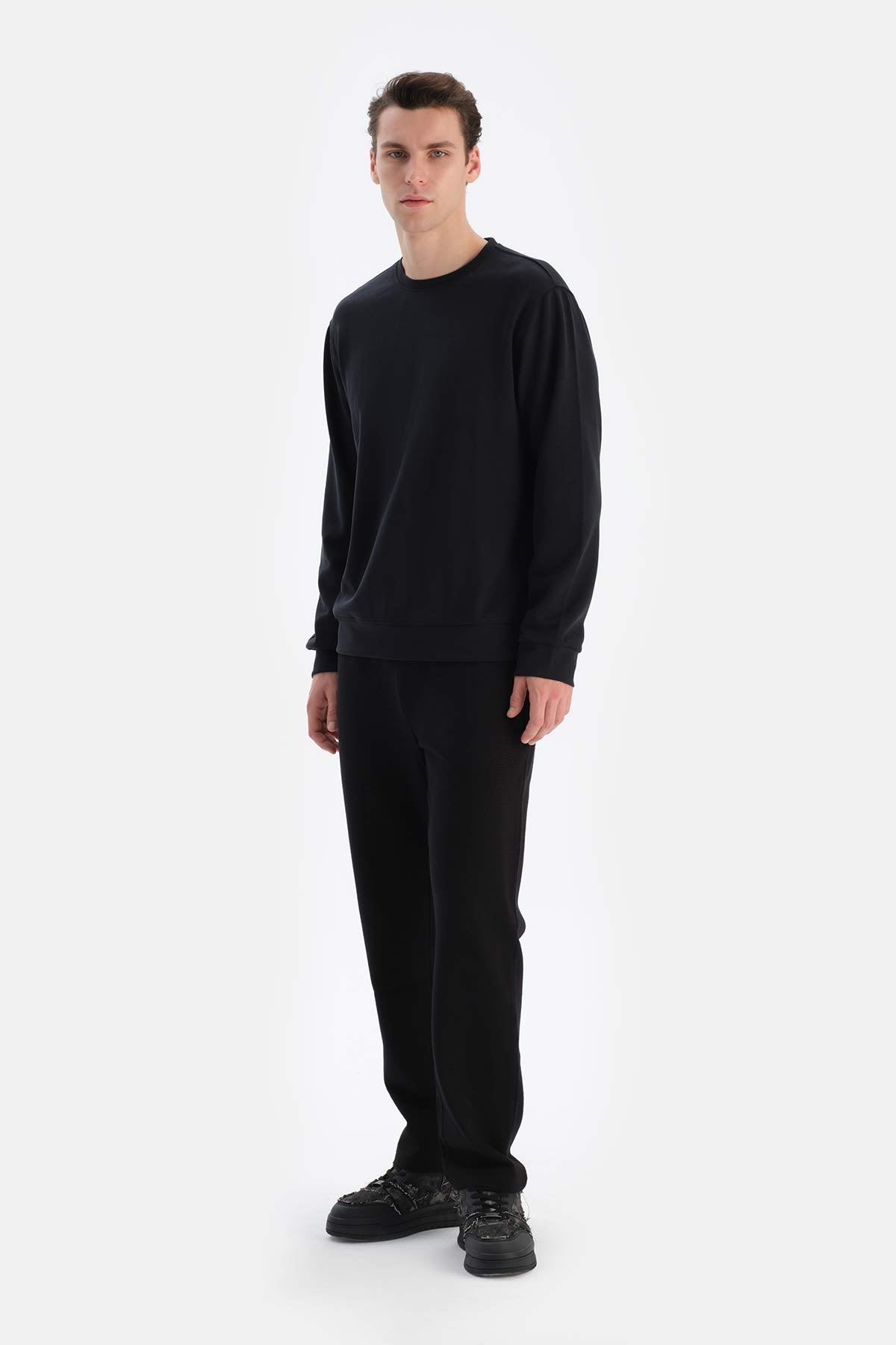 Black CREW-NECK LONG SLEEVE SWEATSHIRT