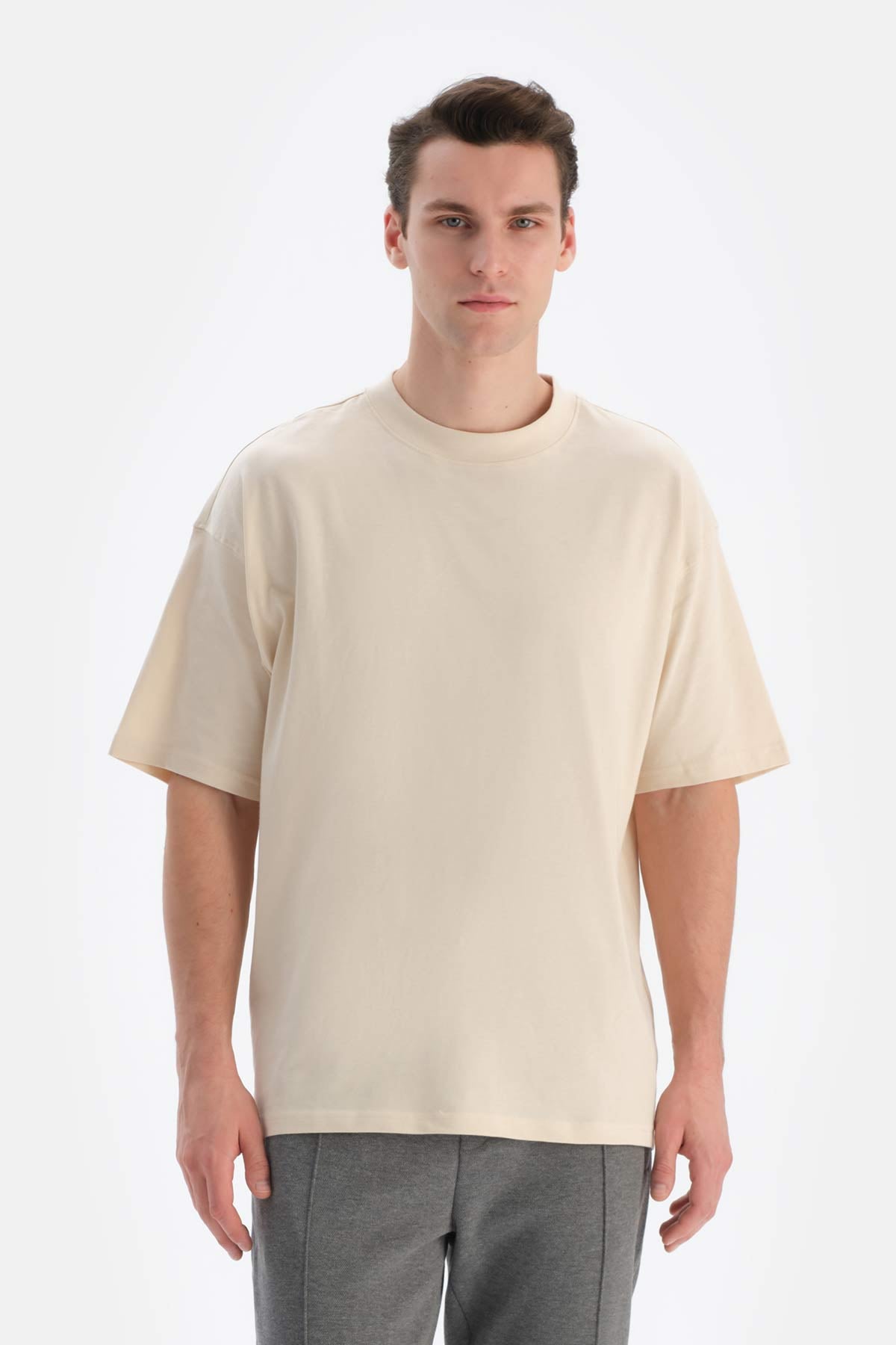 Ekru Kısa Kollu Oversıze Tişört