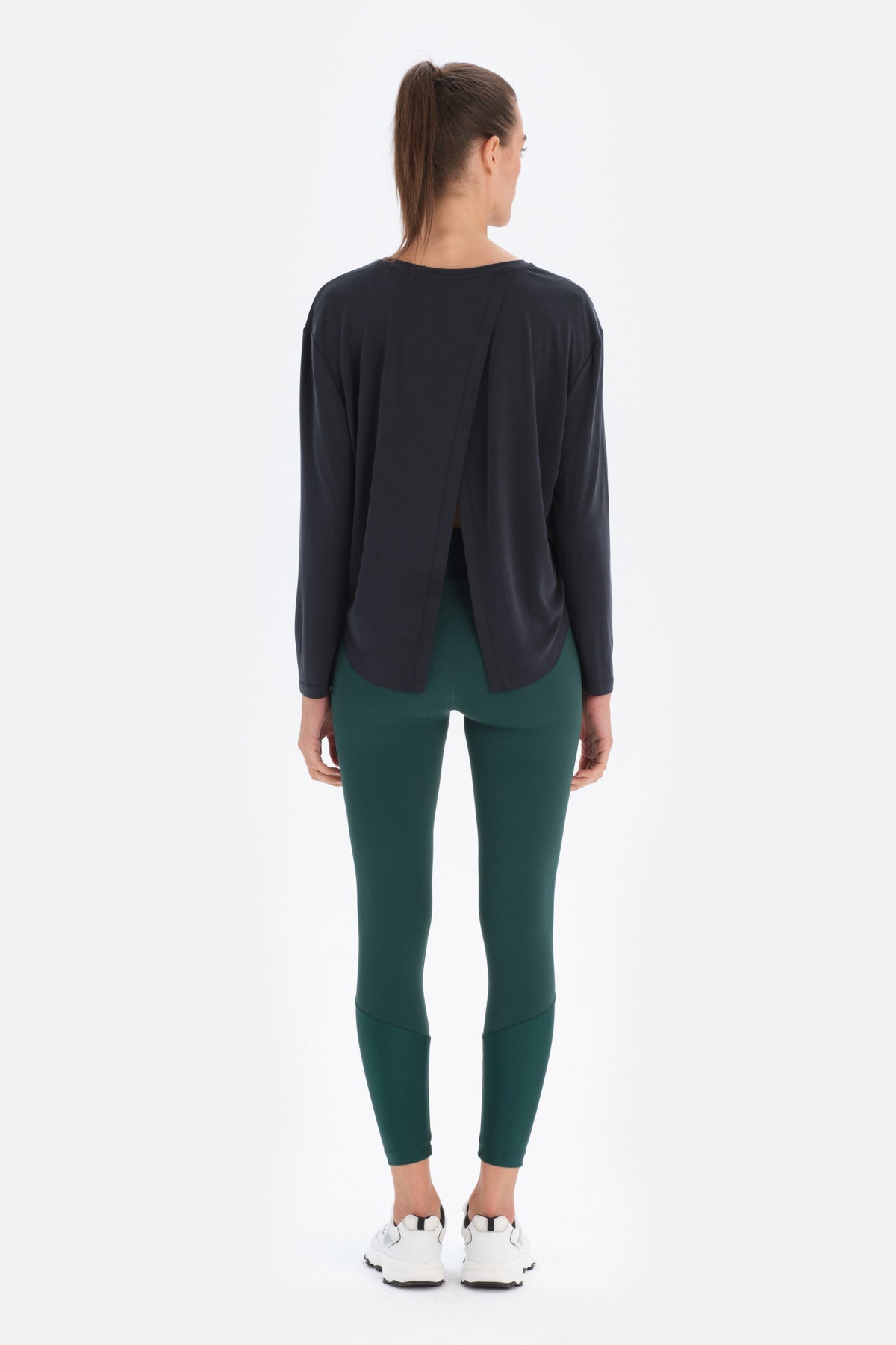 Siyah Dagi Active Sırt Dekolteli Uzun Kollu Modal Üst