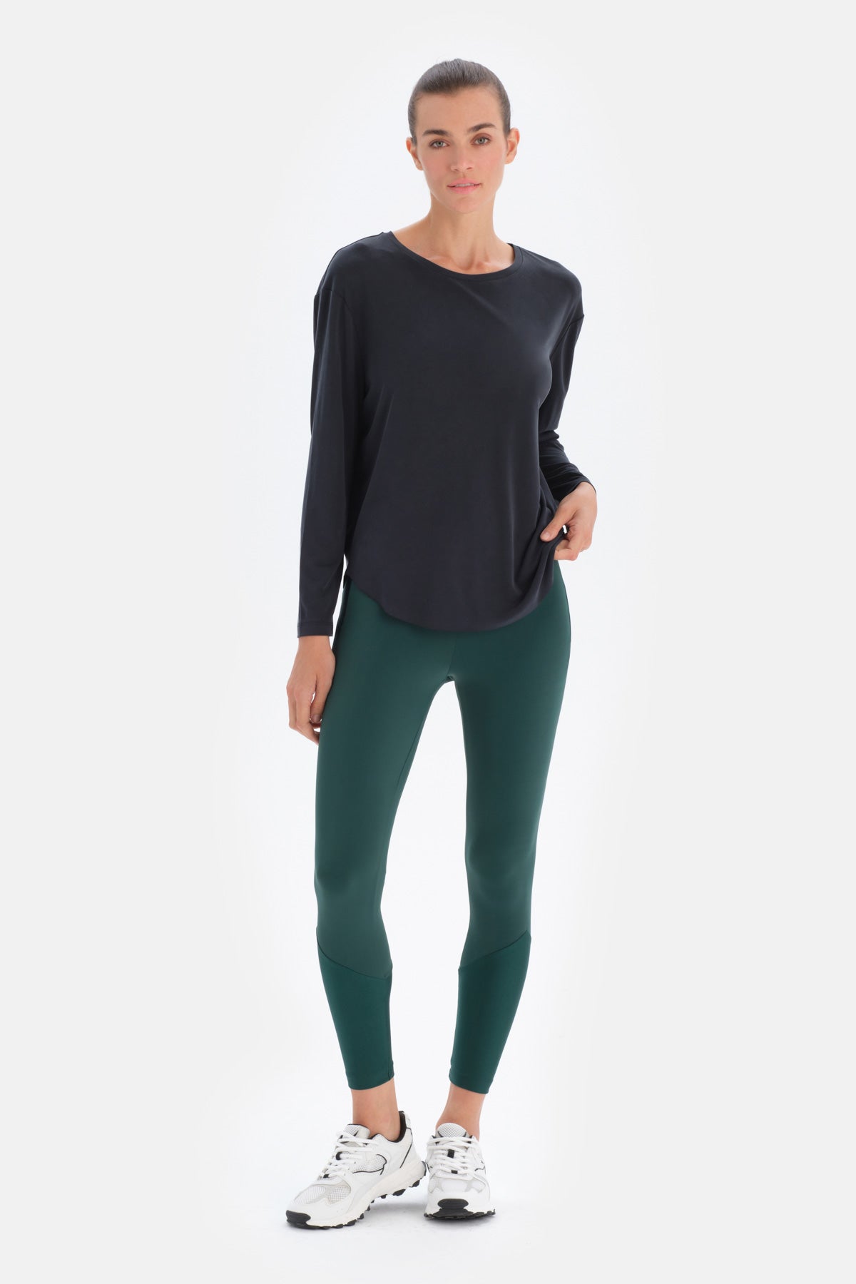 Siyah Dagi Active Sırt Dekolteli Uzun Kollu Modal Üst