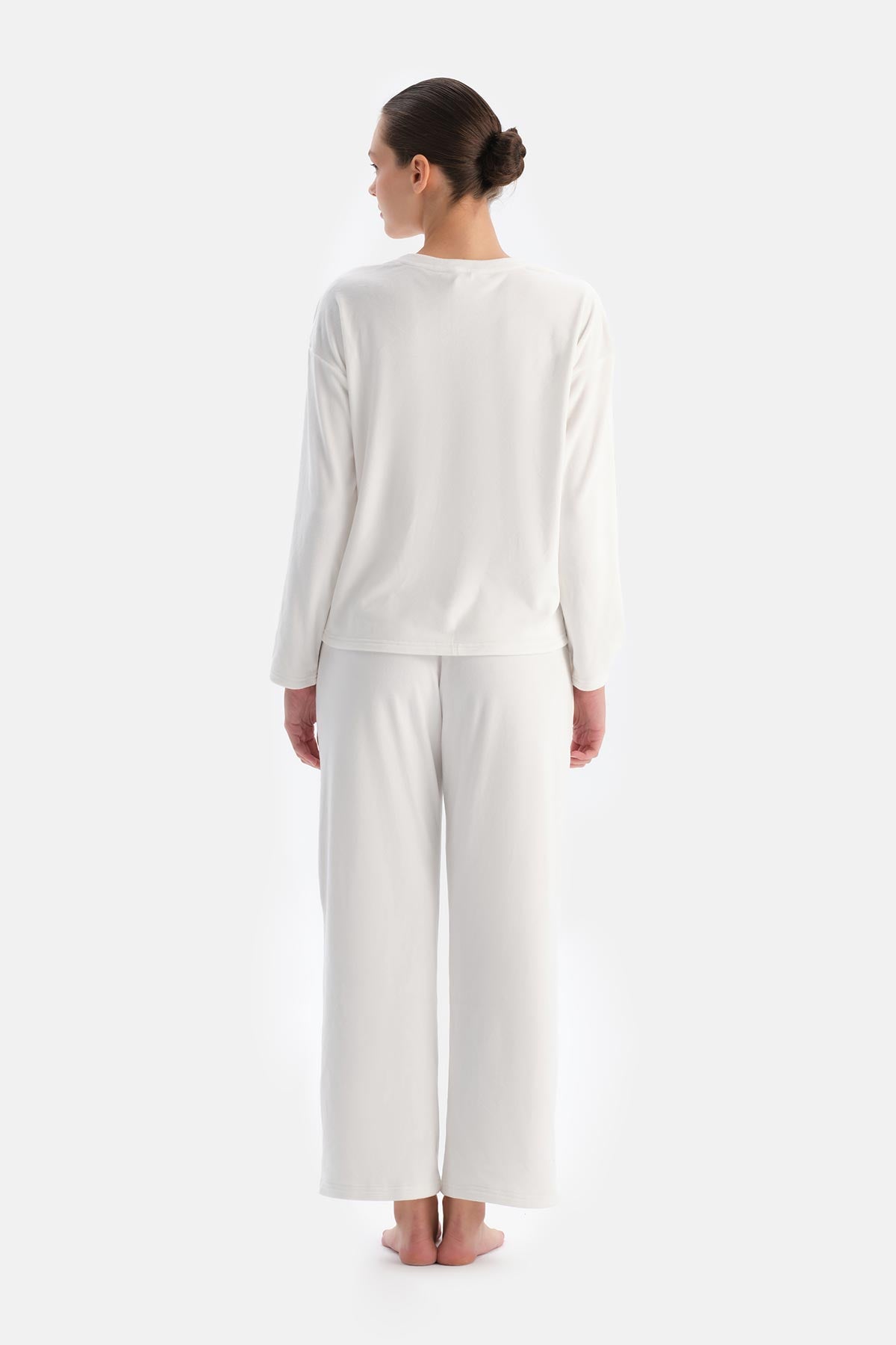 Ekru Baskı Detaylı Uzun Kollu Kadife Pijama Takımı