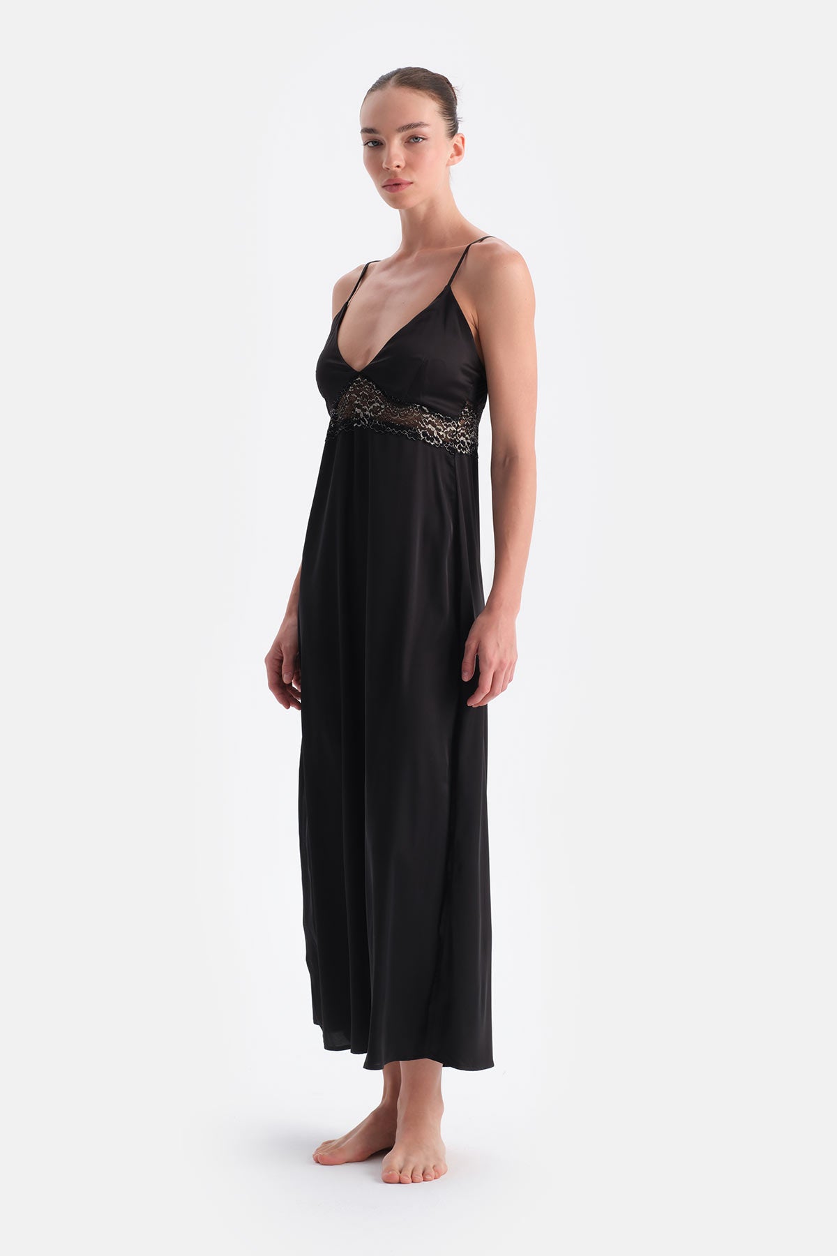 Siyah Dantel Detaylı Saten Brıde Gecelik