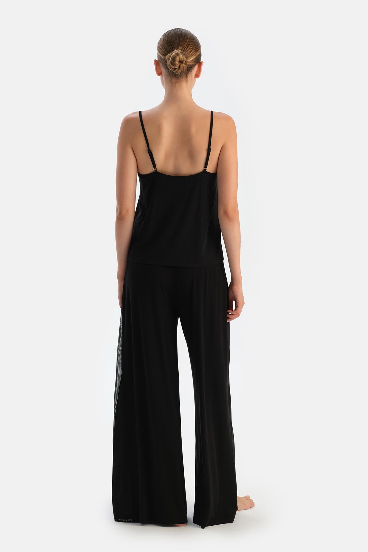 Black BASIC THIN-STRAPPED TANKTOP