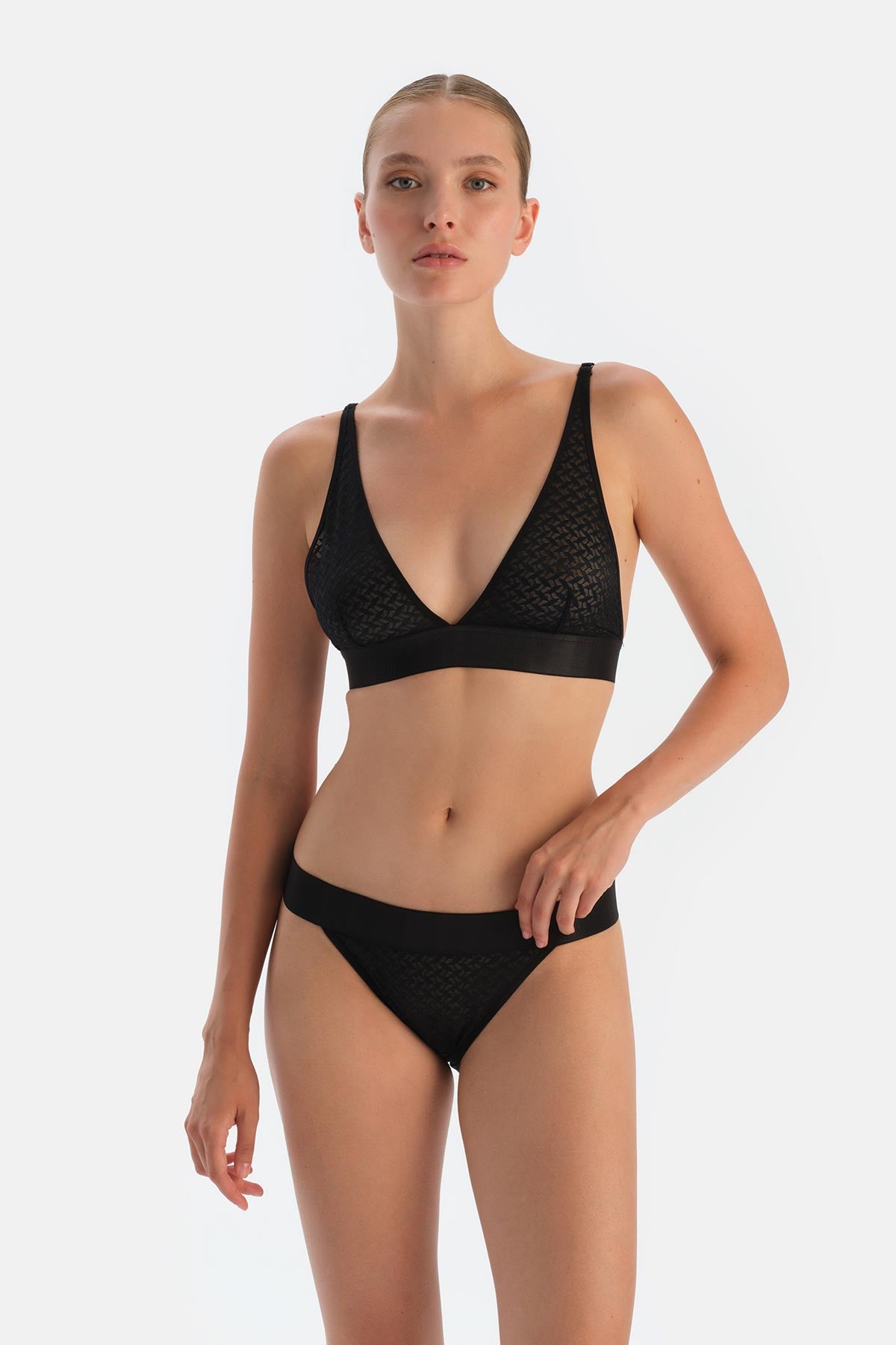 Siyah Dantelli Brazilian Külot