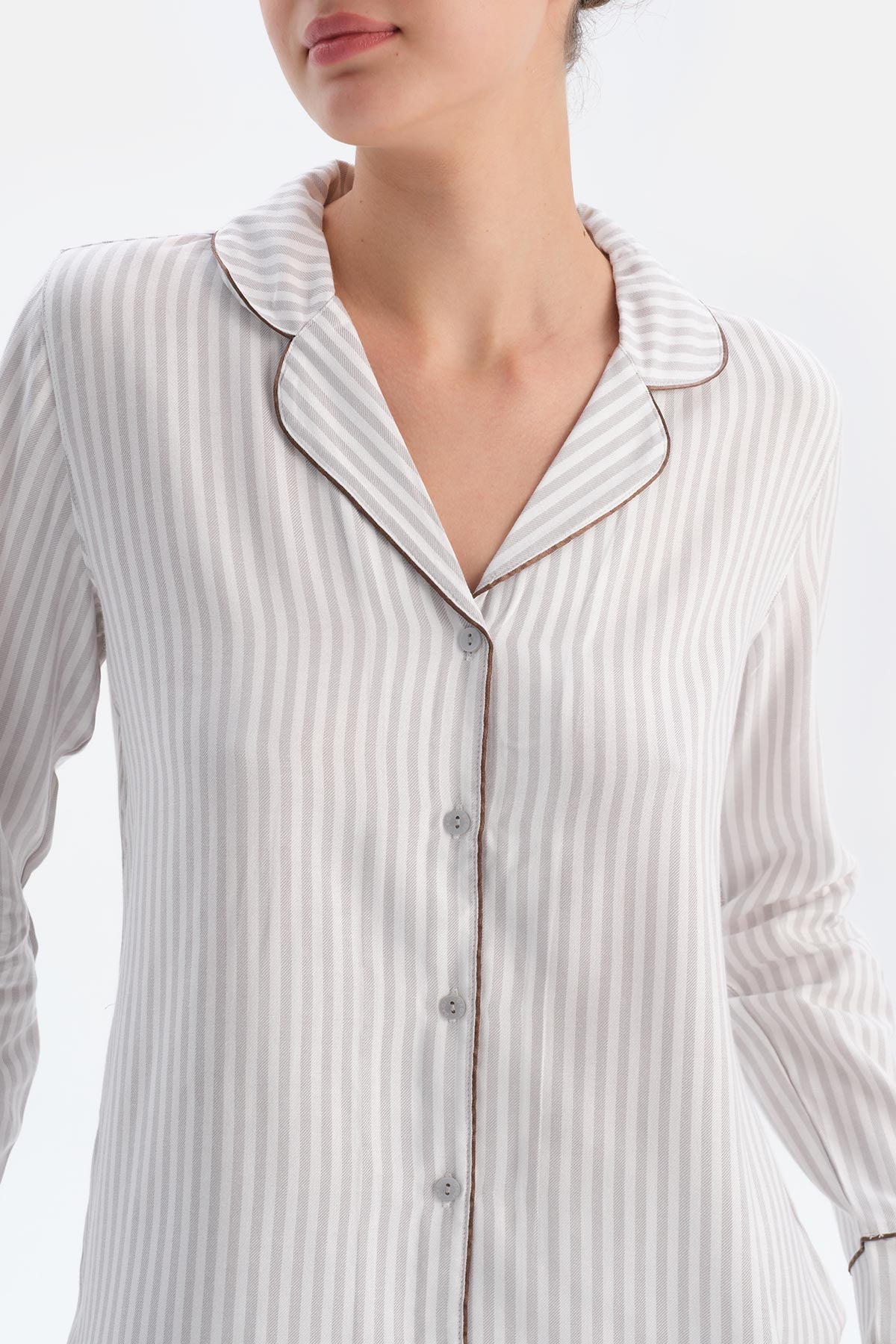 Beyaz Çizgili Viskon Dokuma Gömlek