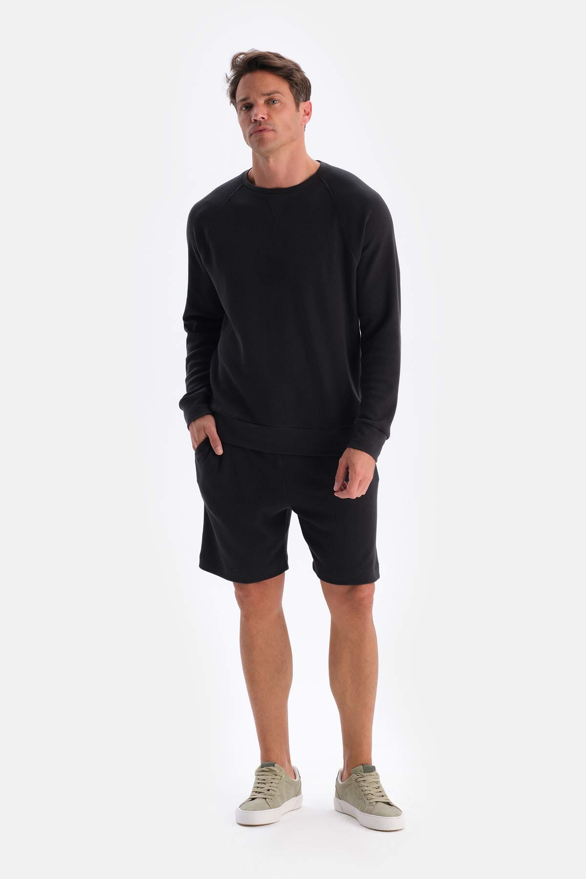 Siyah Cepli Bağcıklı Waffle Şort