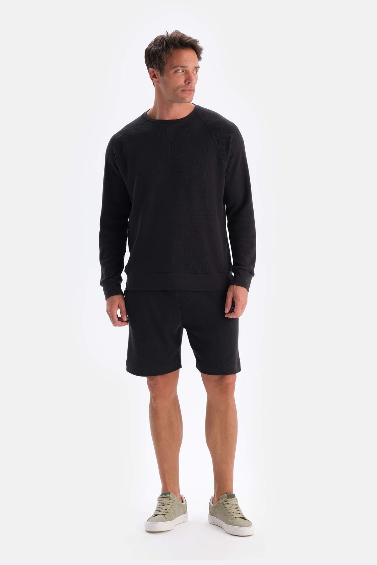 Siyah Cepli Bağcıklı Waffle Şort