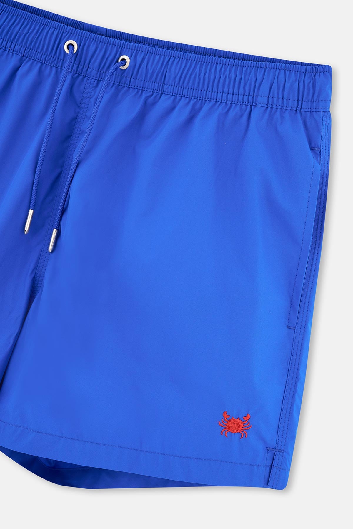 Mavi Paçası Nakışlı Kısa Deniz Şortu