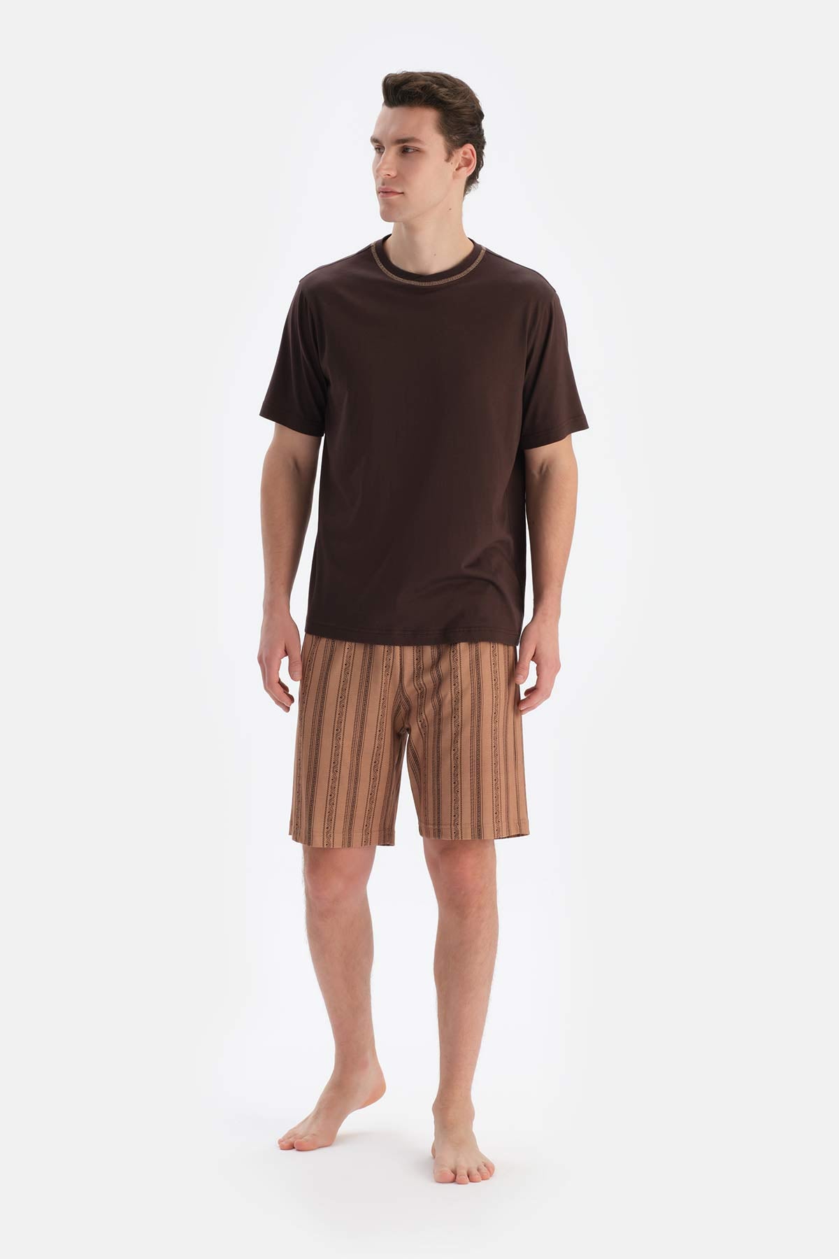 Koyu Kahve Bisiklet Yaka Kısa Kollu Tişört Şort Pijama Takımı
