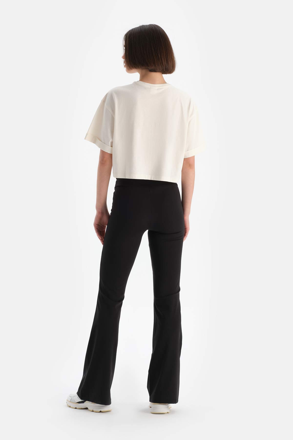 Ekru Dagi Active Kadın Kare Detaylı Tişört