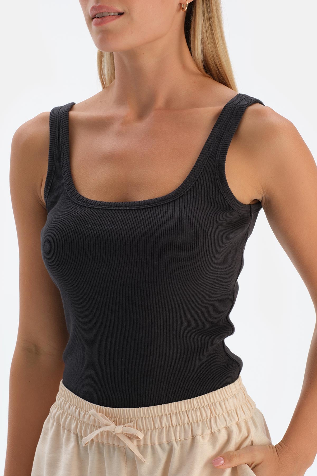 Siyah Penye Modal Kaşkorse Atlet