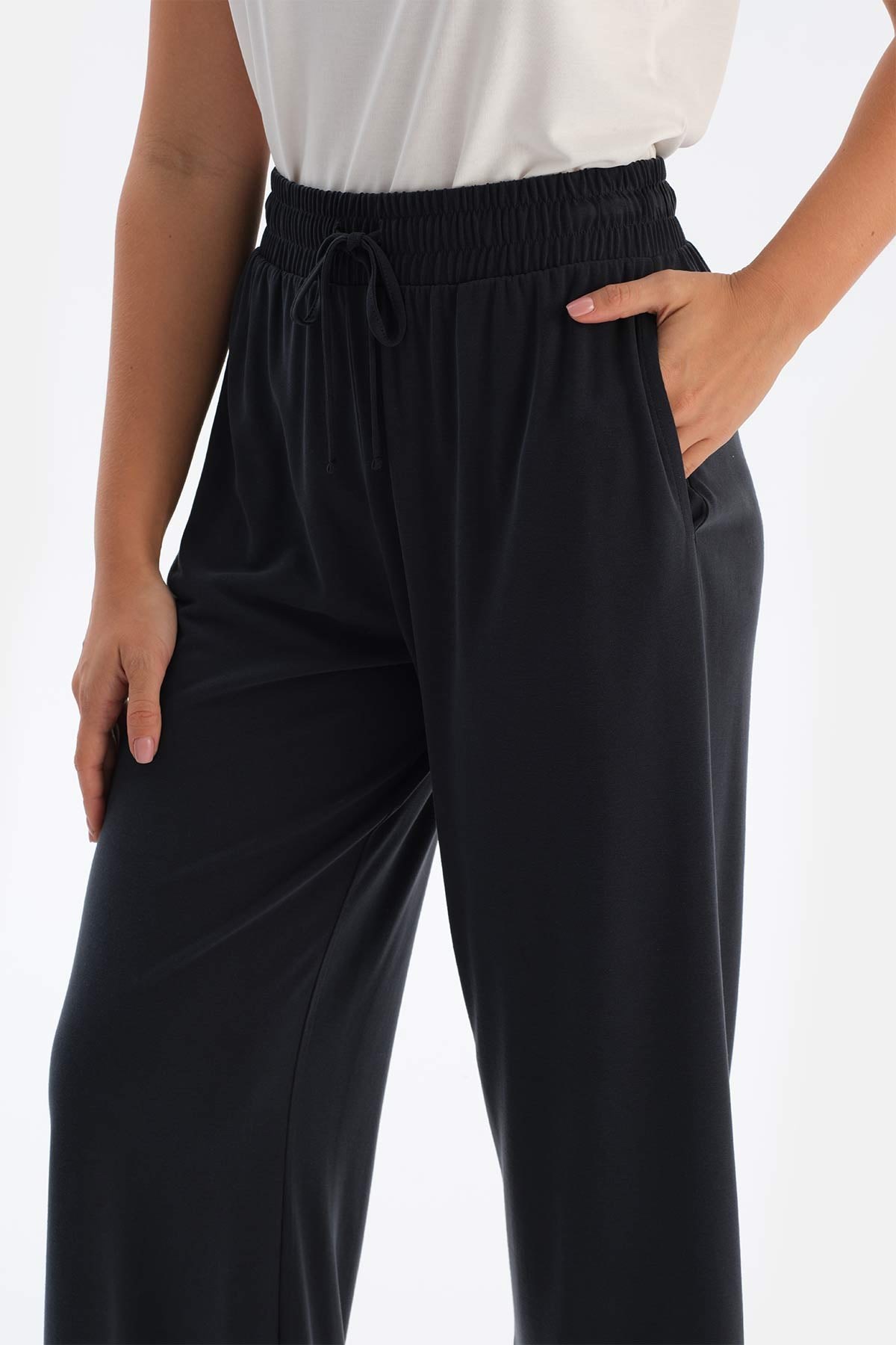 Siyah Cepli Kısa Paça Cupro Pantolon